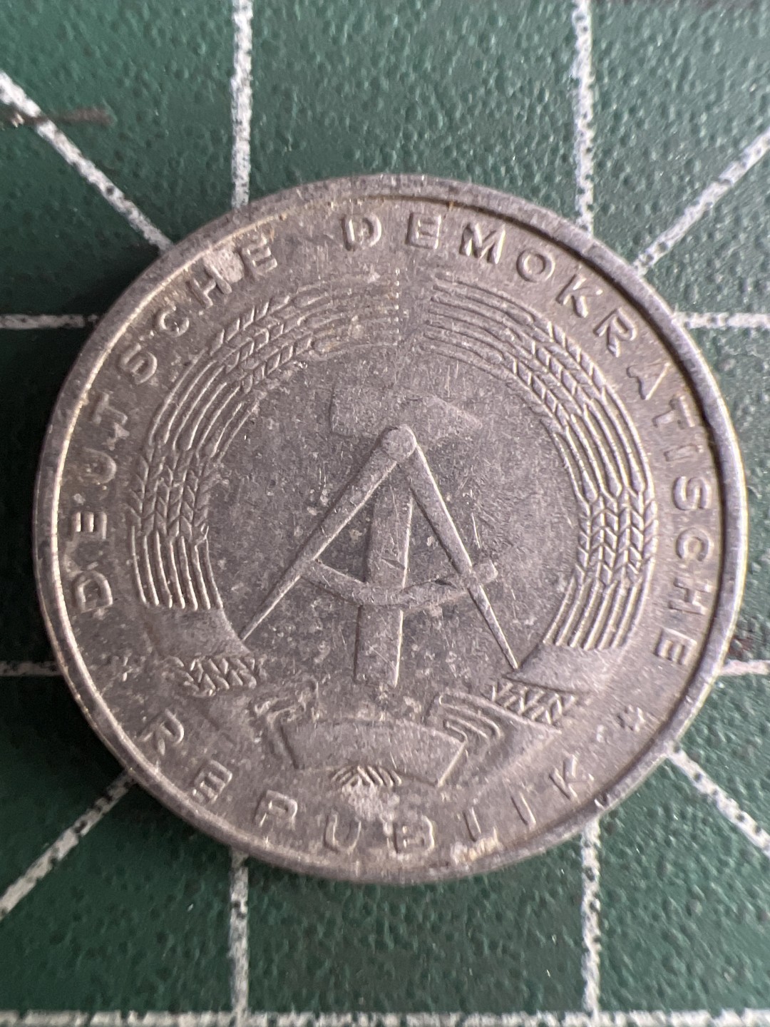 泡泡堂第244期  世界硬币 （无押金，无佣金，捡漏，全场20包邮，偏远地区除外，接收代拍业务） 东德5芬尼