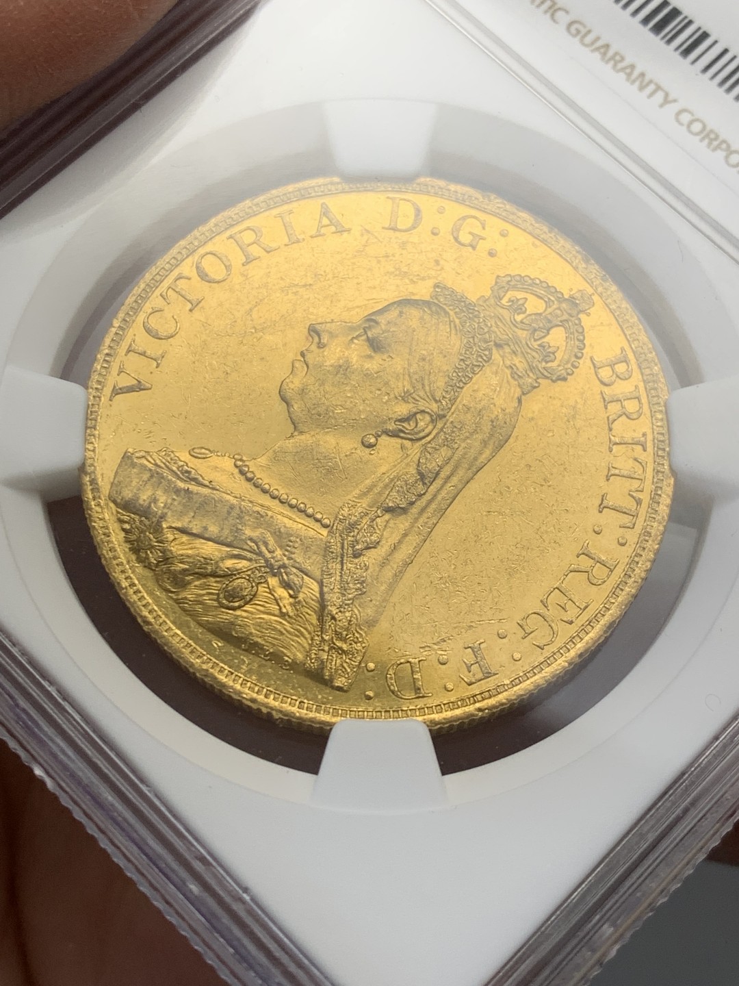 NGC MS60PL 英国1887年维多利亚高冠5镑金马剑40克大金币，PL少见，类精制底板