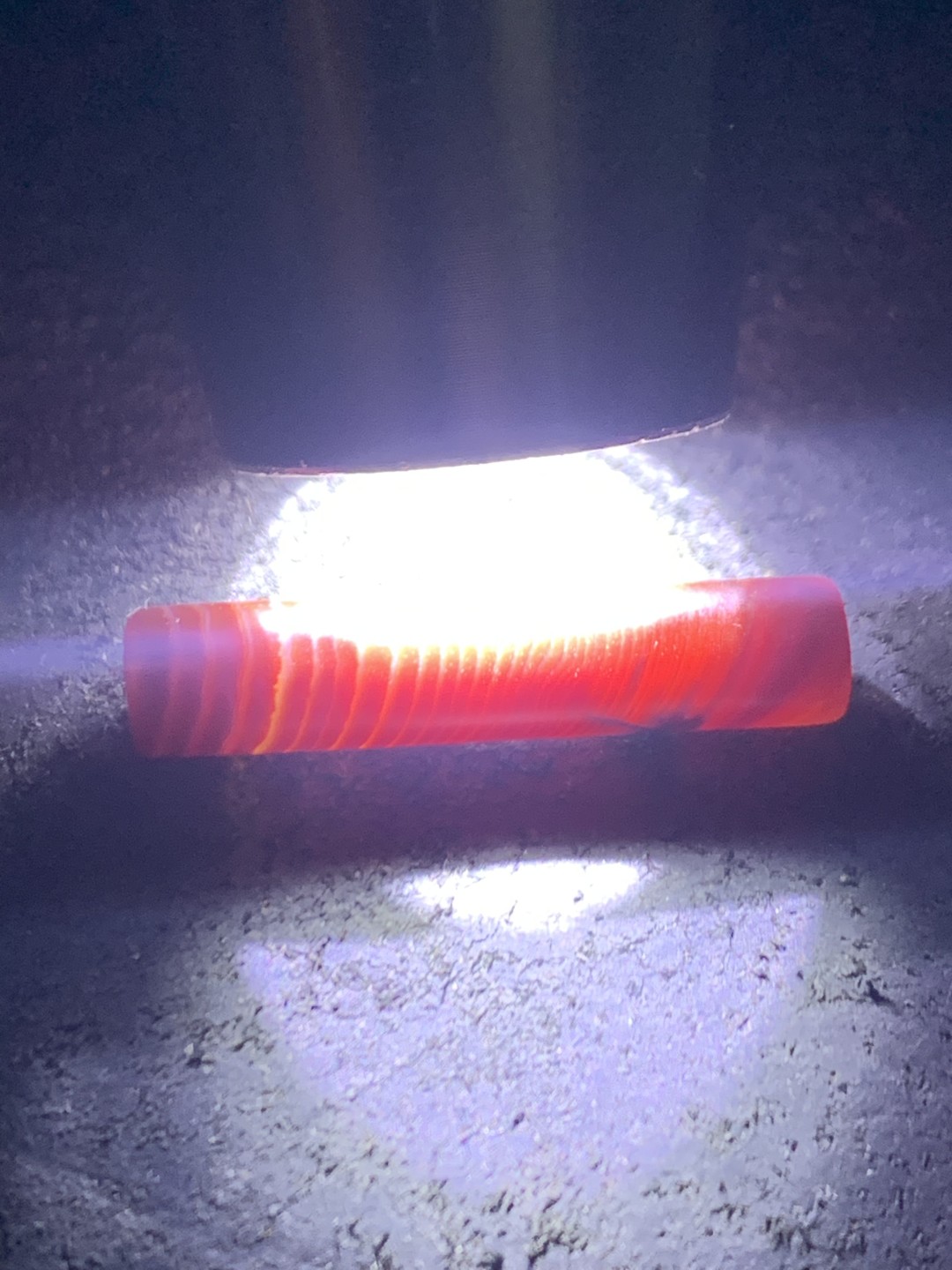 亚光高玉化酒红色千层纹缠丝玛瑙管珠一颗