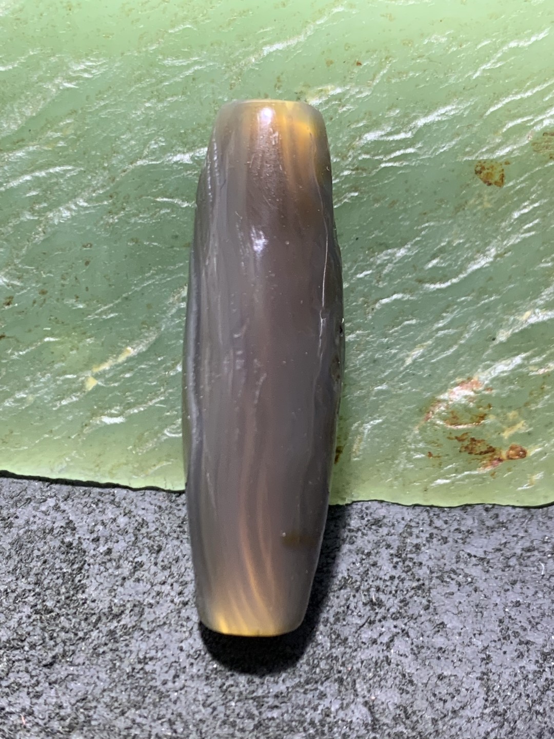 高玉化风化纹玛瑙随形桶珠一颗，