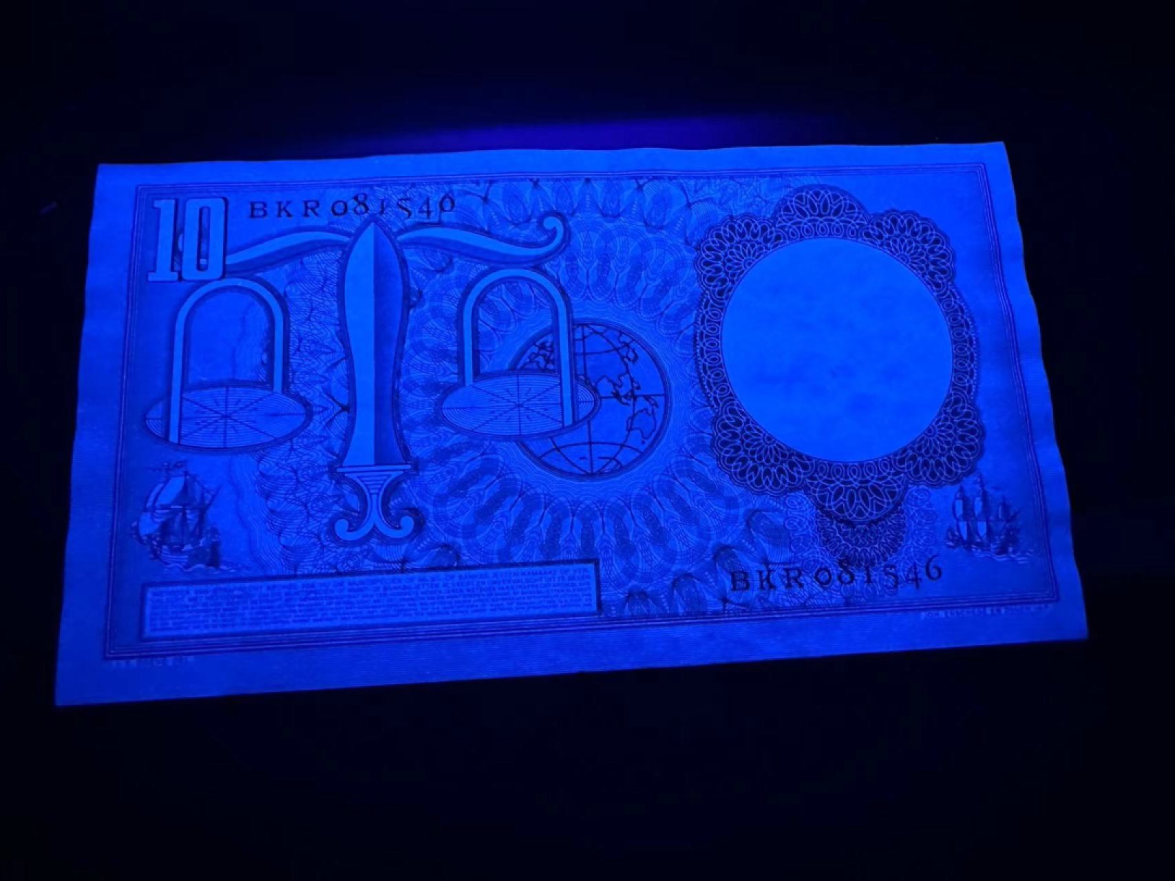 《外钞收藏家》第二百四十九期（连拍第二场） 1953年荷兰10盾 测光有波浪纹 荧光不绝 没有明显问题