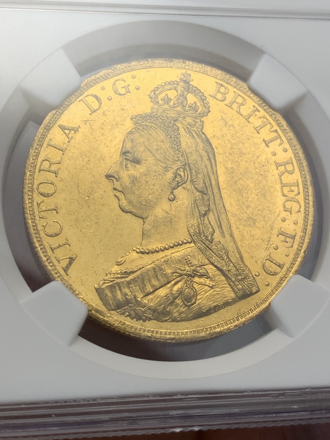 NGC MS60PL 英国1887年维多利亚高冠5镑金马剑40克大金币，PL少见，类精制底板