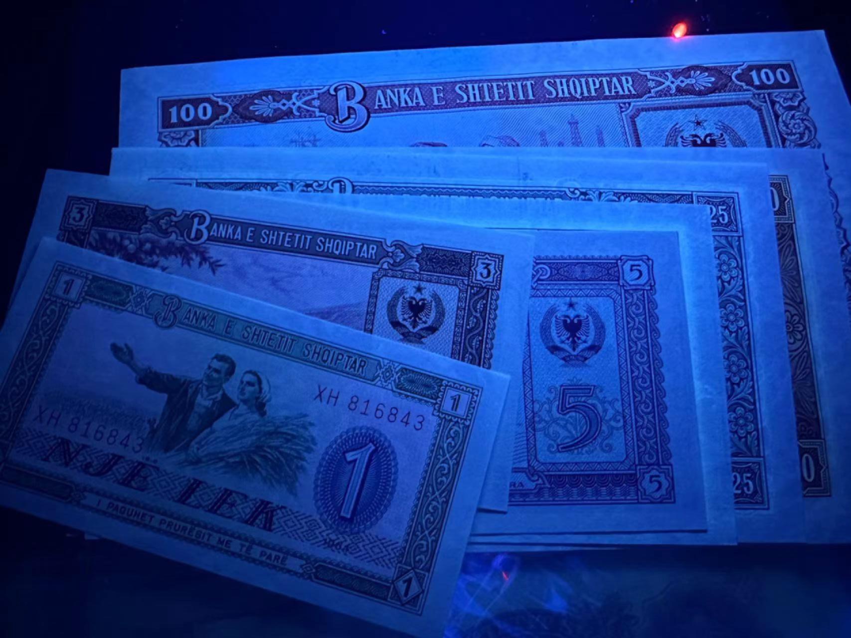 《外钞收藏家》第二百四十八期（波黑、阿尔巴尼亚、希腊专场） 阿尔巴尼亚1965年全套7枚，1-100列克	P33-39  全新 有受潮