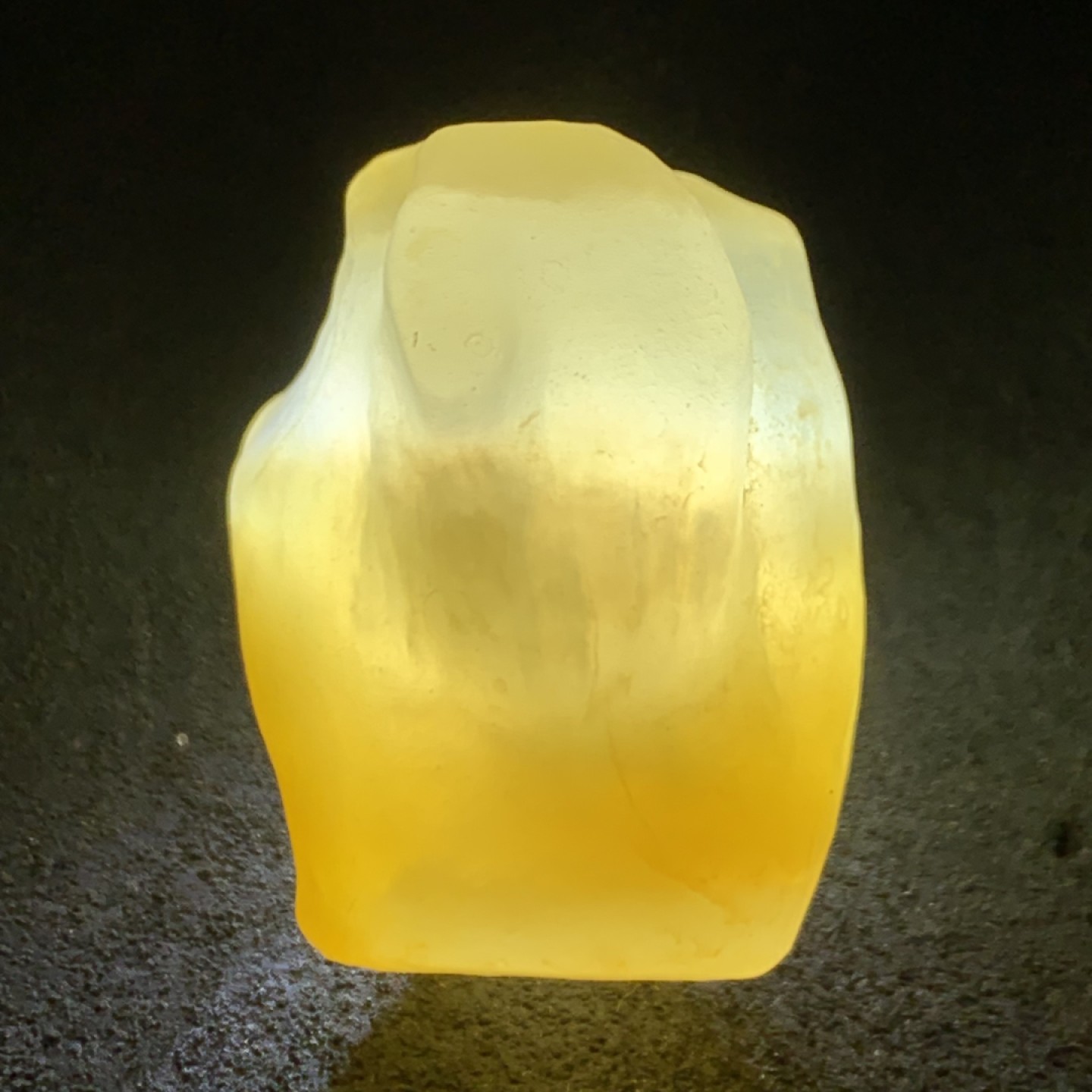 放福利！精美天然阿拉善白玛瑙原石一颗，