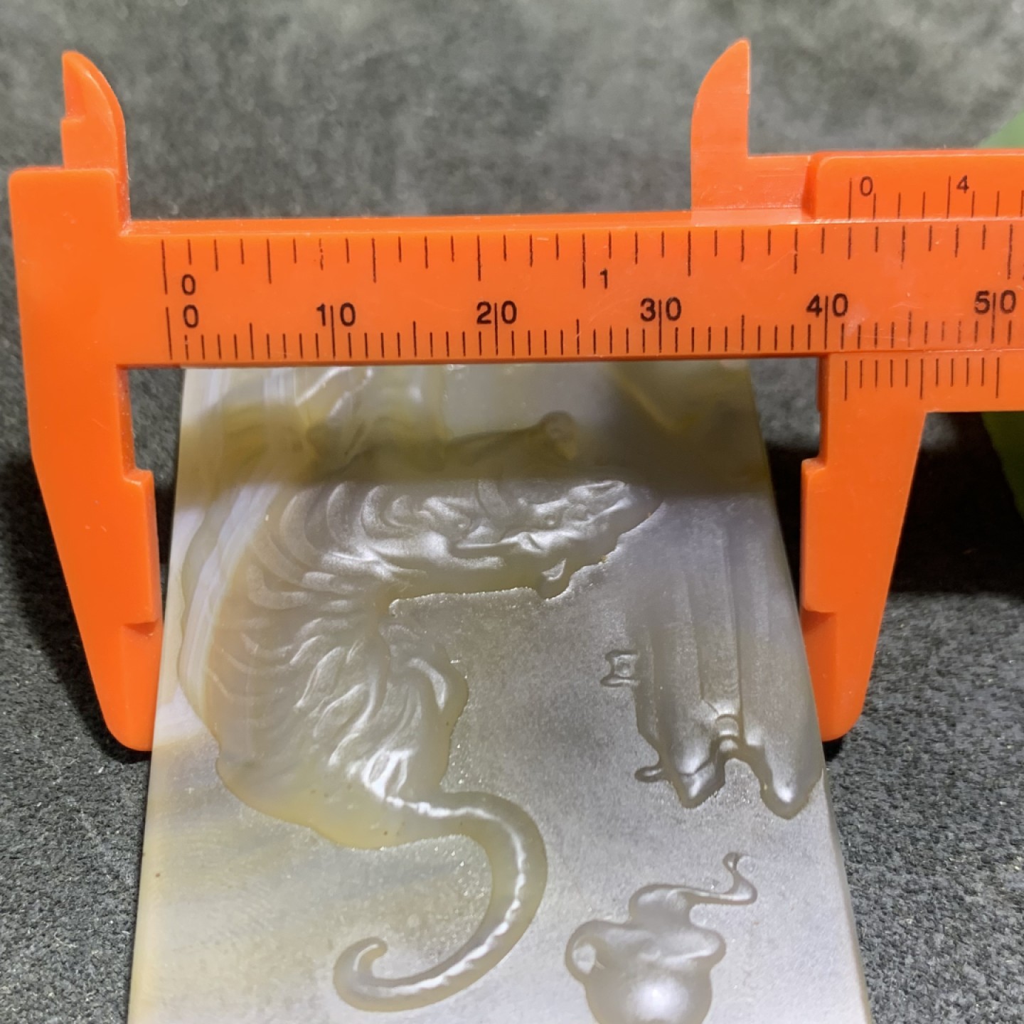 精美冰透高玉化巴西玛下山猛虎牌子一个，