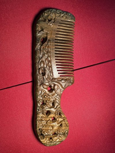 手串木器杂件｜拍卖专场 绿檀木｜镂空精雕“鹤鹿同寿”木梳｜装饰陈设摆件｜冷门文玩