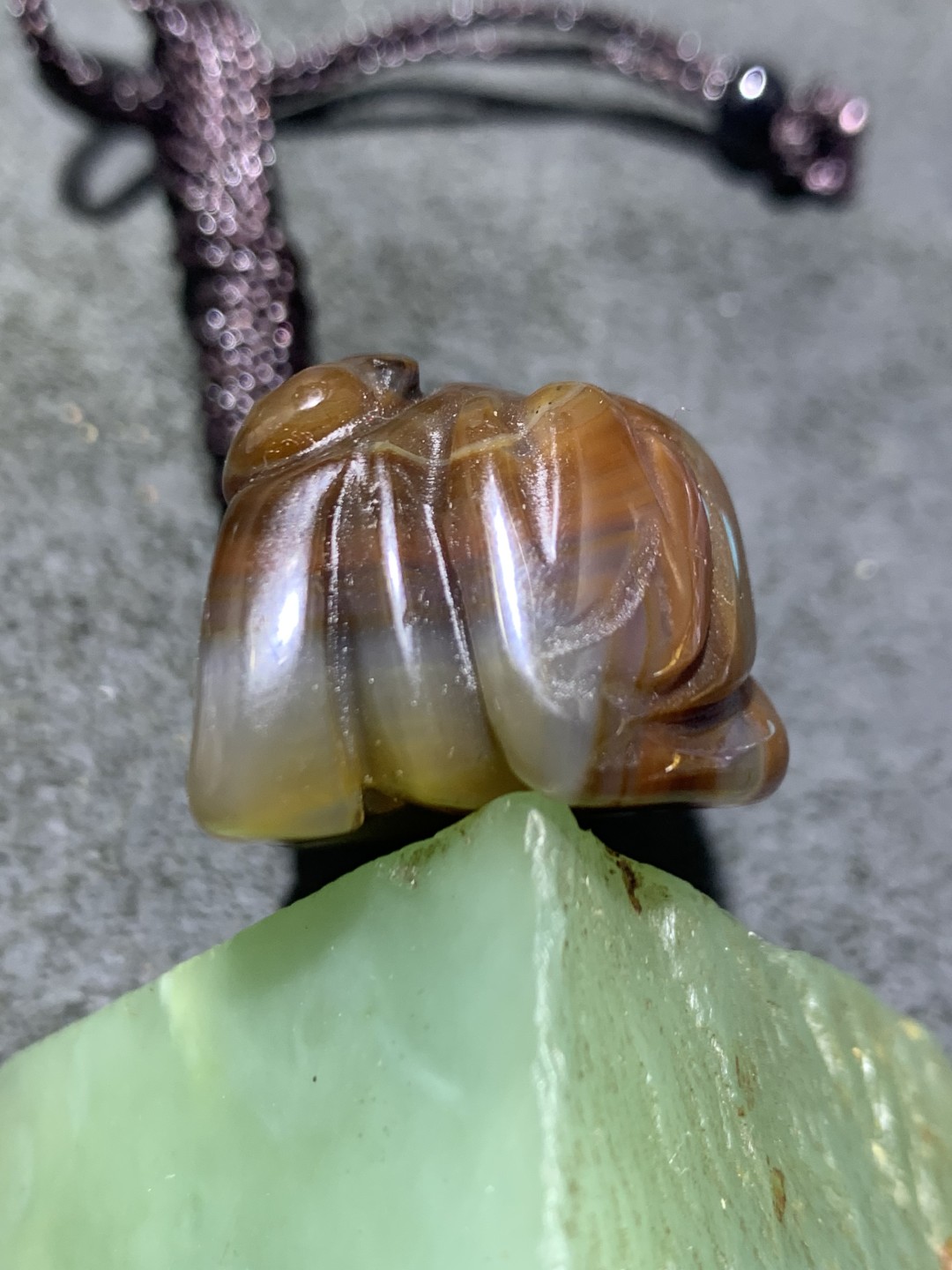 精美巴西玛瑙雕刻貔貅吊坠一个