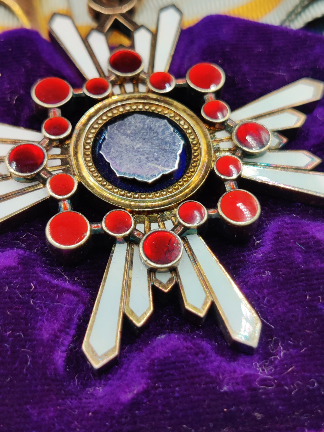 全场0元起拍 第37期 咸鱼国勋章拍卖专场 3月12日（周日）下午6：00开始 日本二战时期三等瑞宝章银制带盒