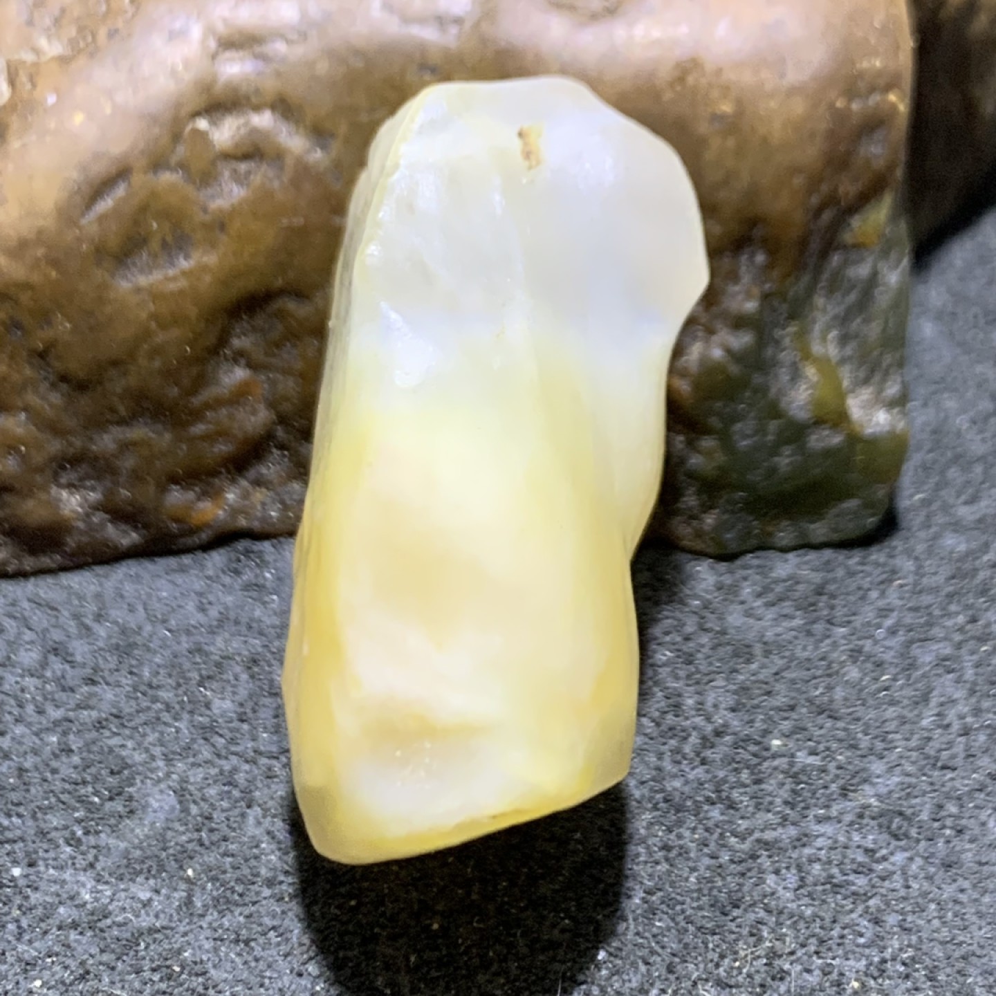 放福利！精美天然阿拉善白玛瑙原石一颗，