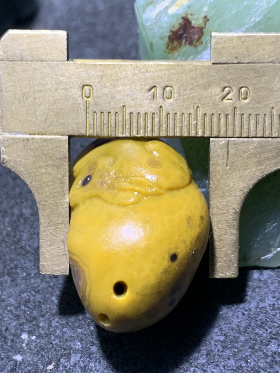 精美冰飘原皮战国红玛瑙手工俏色巧雕兔飞猛进，拜月兔吊坠一个，