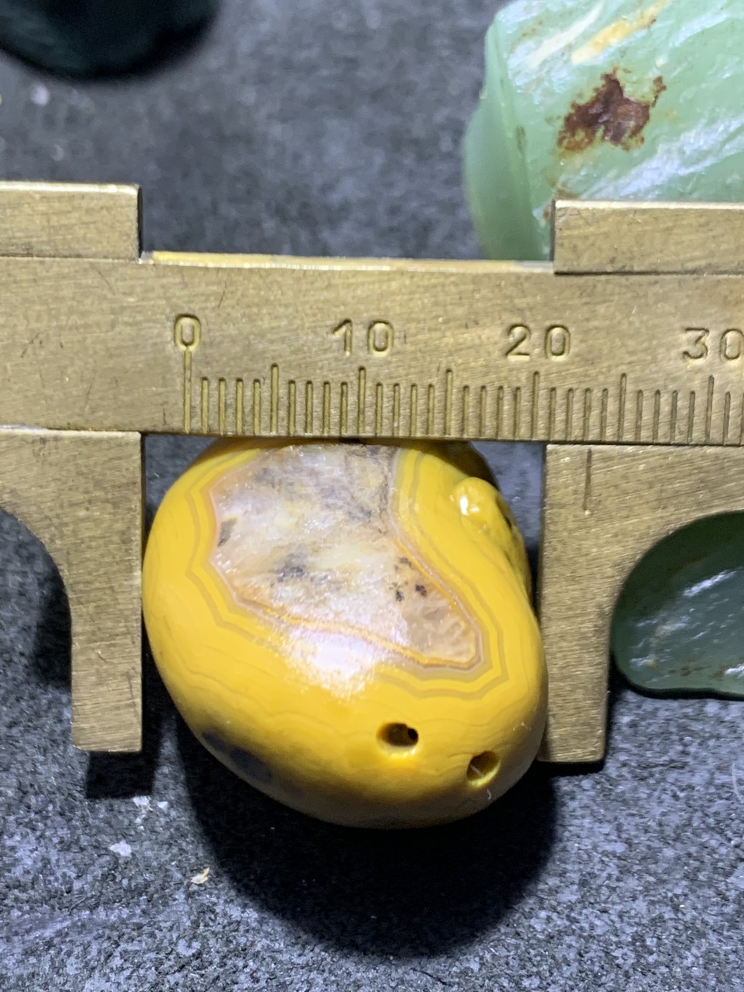 精美冰飘原皮战国红玛瑙手工俏色巧雕兔飞猛进，拜月兔吊坠一个，