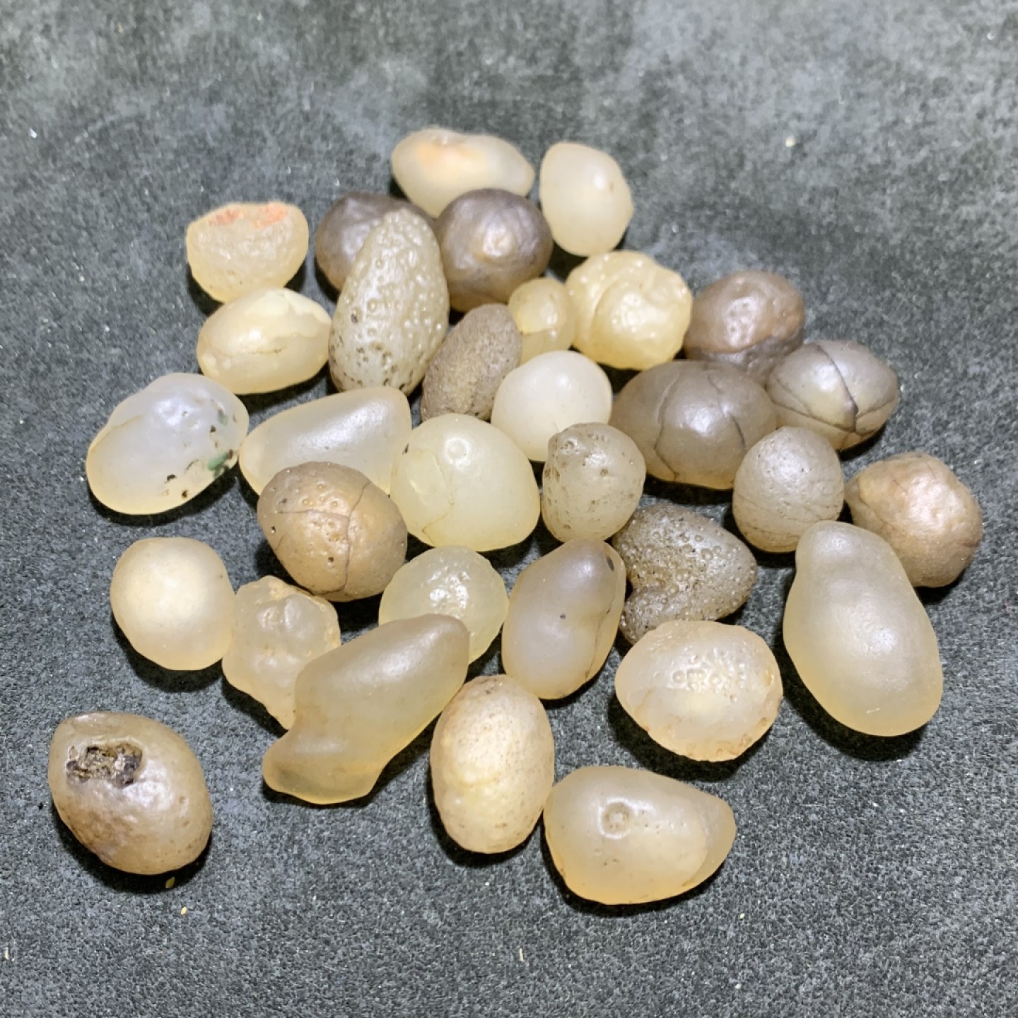精美天然戈壁白玛瑙原石100g，