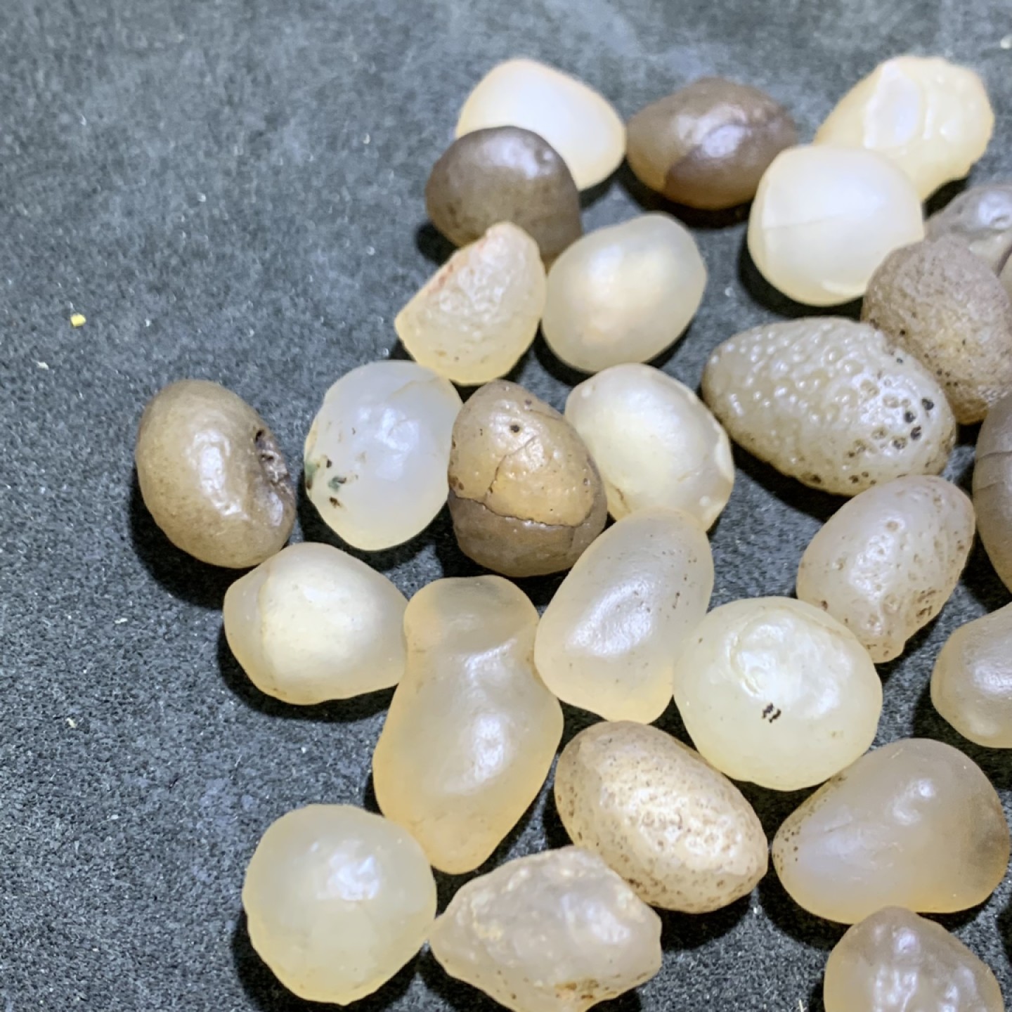 精美天然戈壁白玛瑙原石100g，