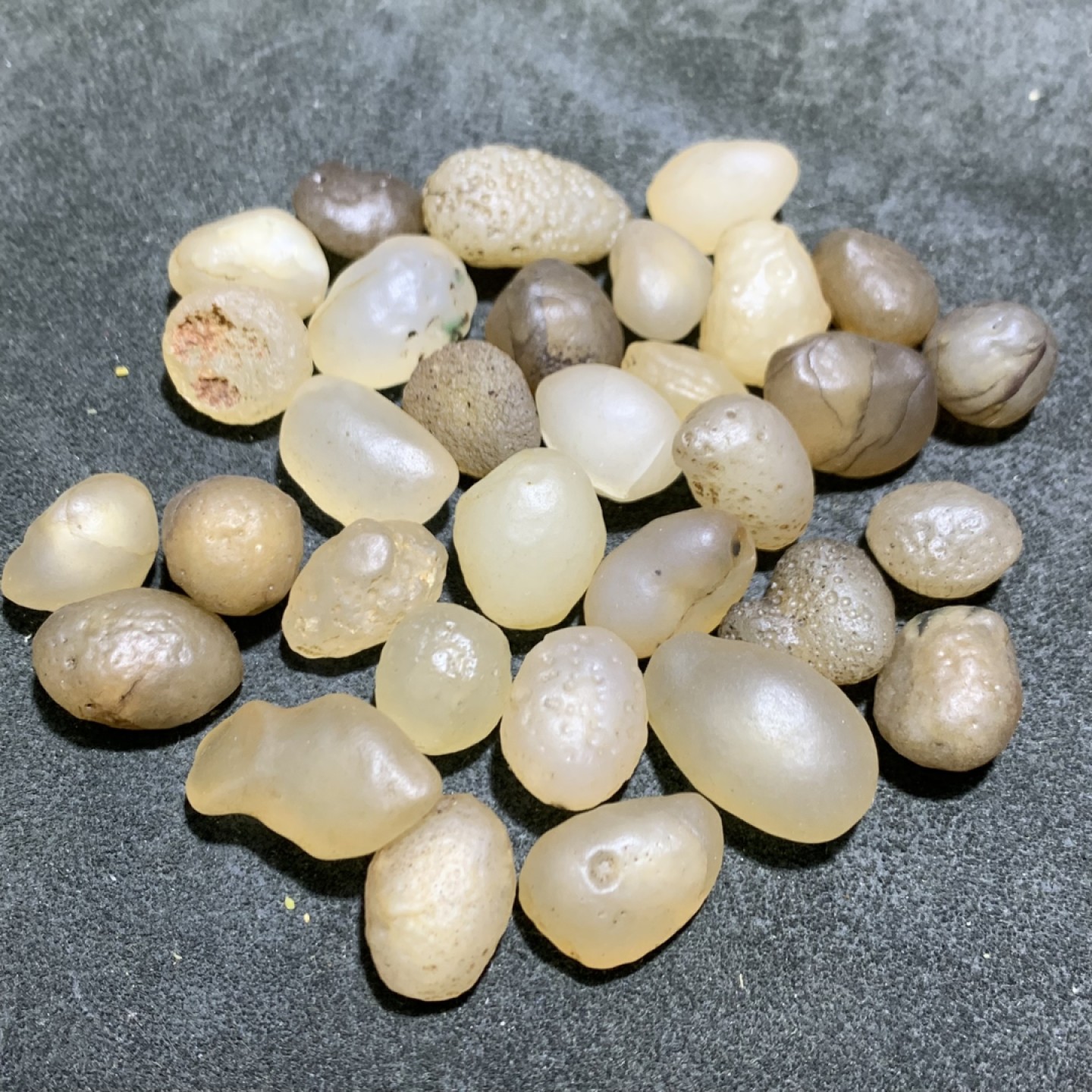 精美天然戈壁白玛瑙原石100g，
