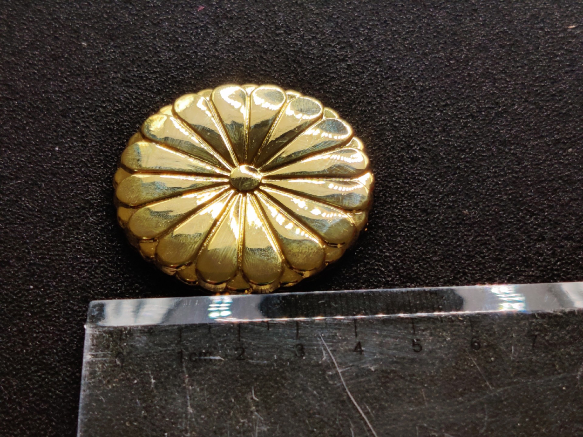 全场0元起拍 第37期 咸鱼国勋章拍卖专场 3月12日（周日）下午6：00开始 日本大型 菊花纹徽章 直徑5CM左右