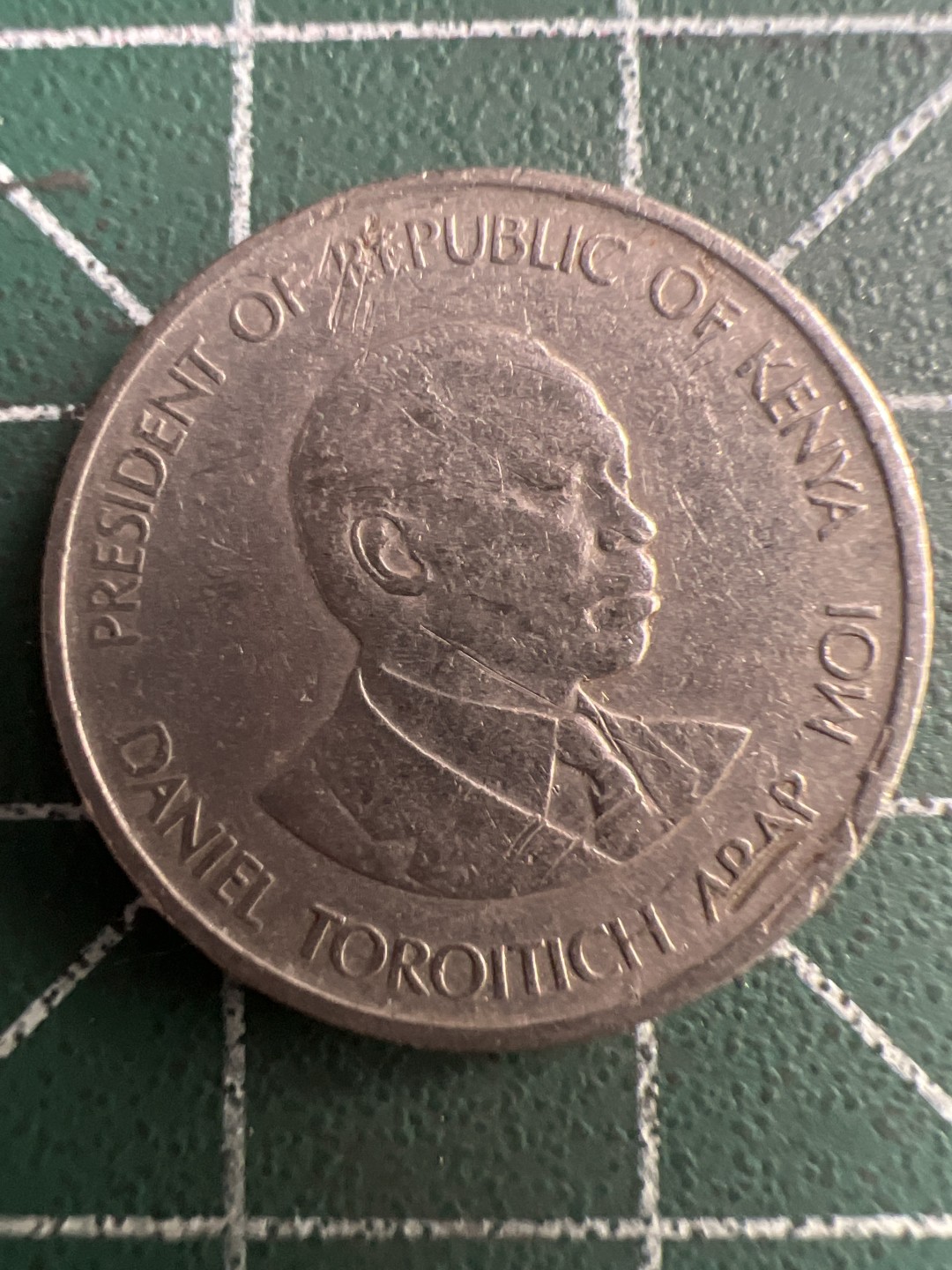 泡泡堂微拍第八十幕硬币捡漏可累计专场👿👿，零佣金，零押金，累计满二十元包邮，接受代拍业务 肯尼亚50分