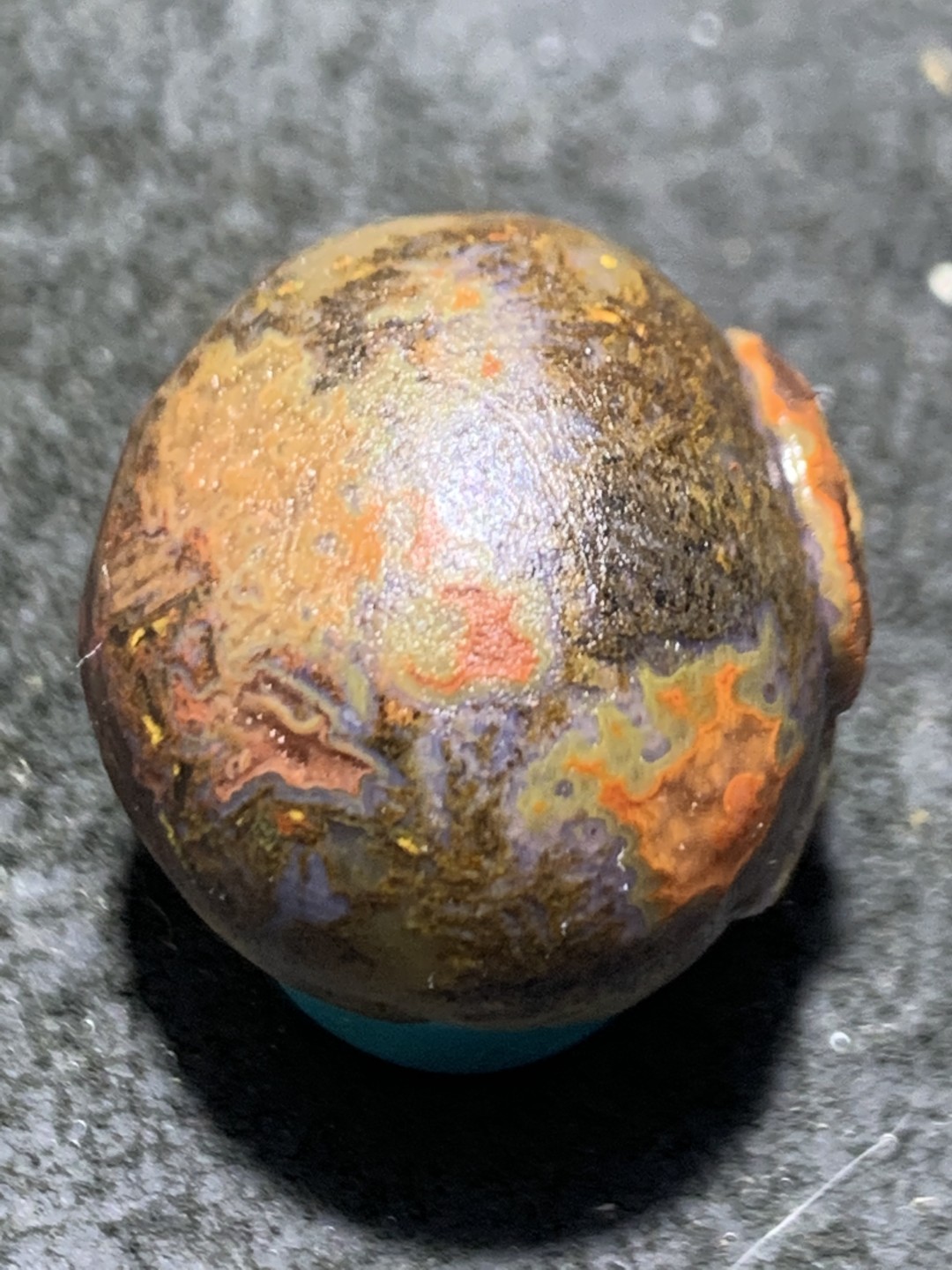精美冰飘亚光战国红玛瑙手工俏色巧雕蜗牛随形珠一个，