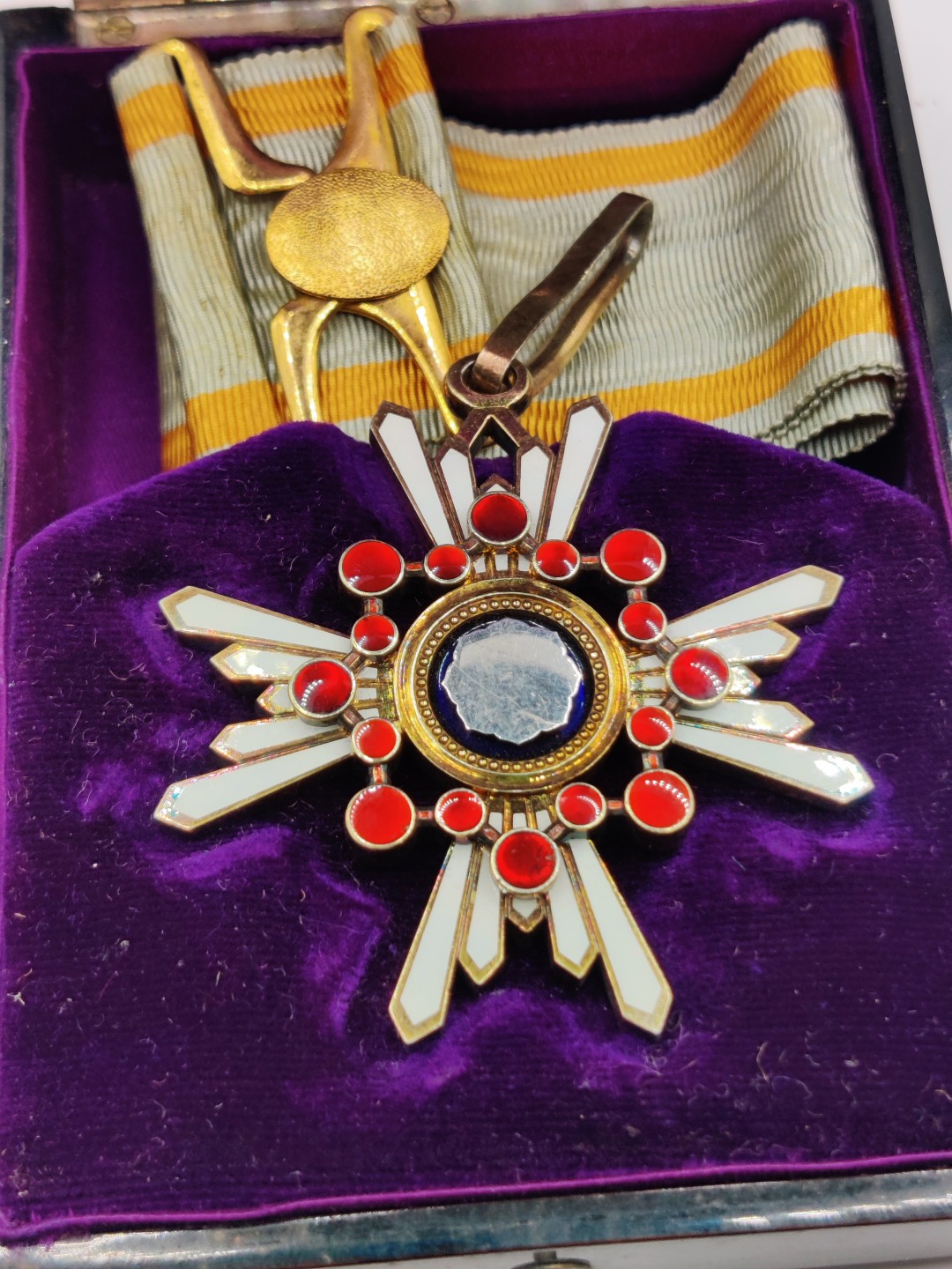 全场0元起拍 第37期 咸鱼国勋章拍卖专场 3月12日（周日）下午6：00开始 日本二战时期三等瑞宝章银制带盒