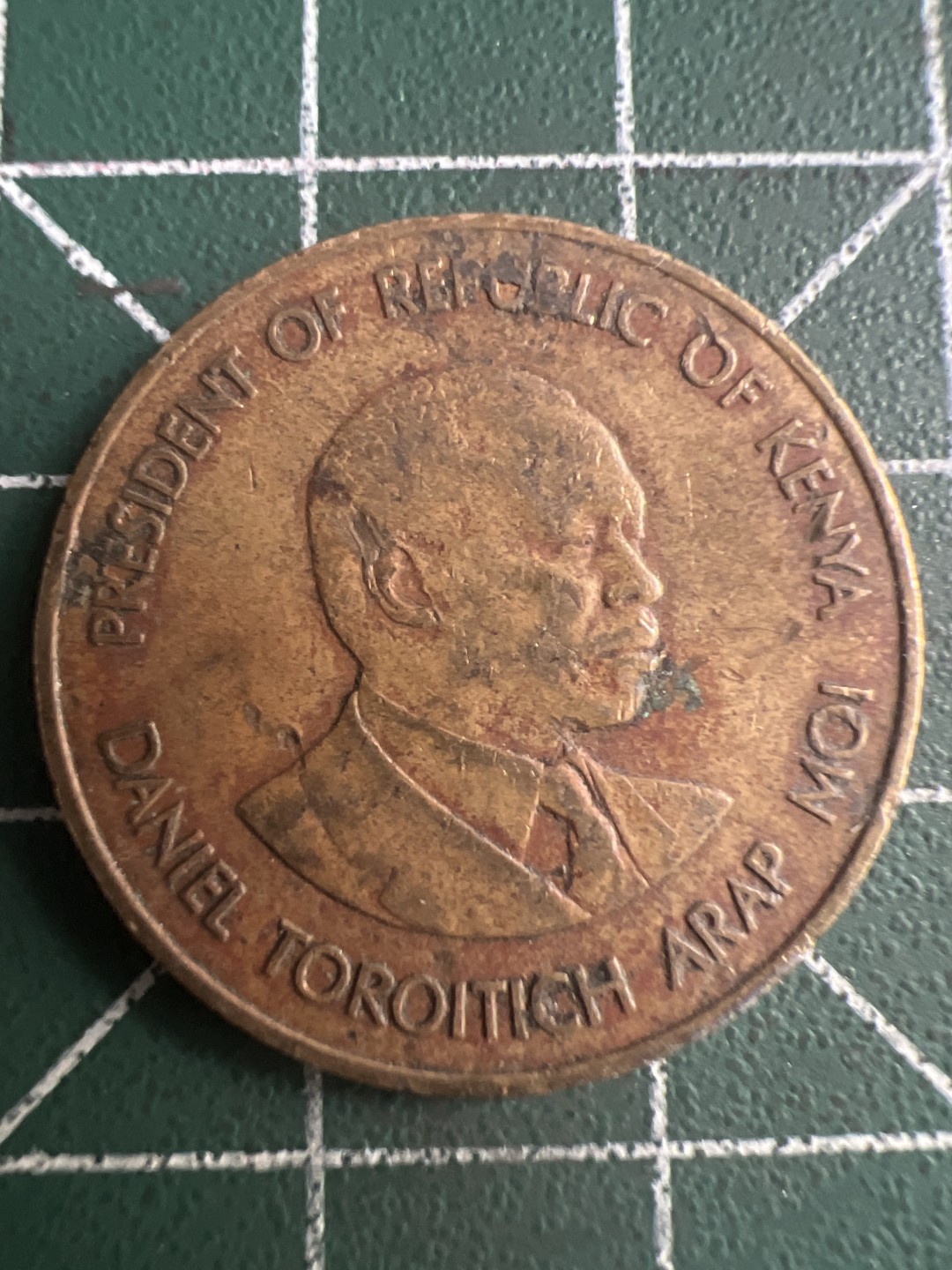 泡泡堂微拍第八十幕硬币捡漏可累计专场👿👿，零佣金，零押金，累计满二十元包邮，接受代拍业务 肯尼亚五分