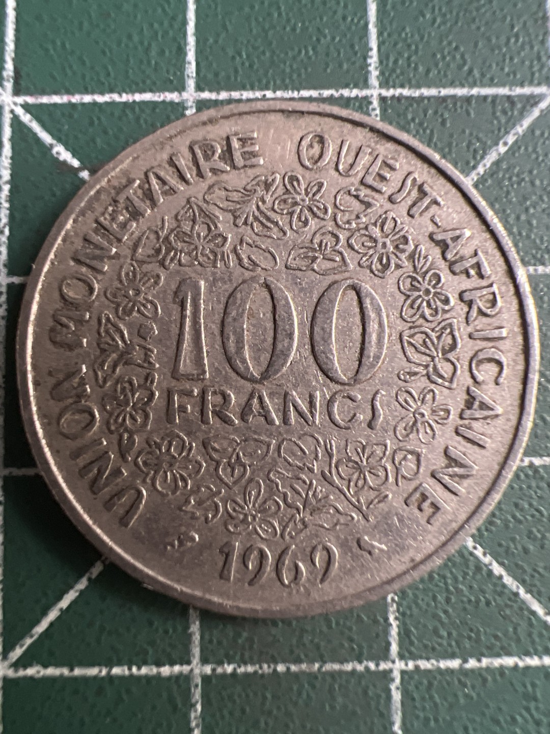 泡泡堂微拍第八十幕硬币捡漏可累计专场👿👿，零佣金，零押金，累计满二十元包邮，接受代拍业务 西非100法郎