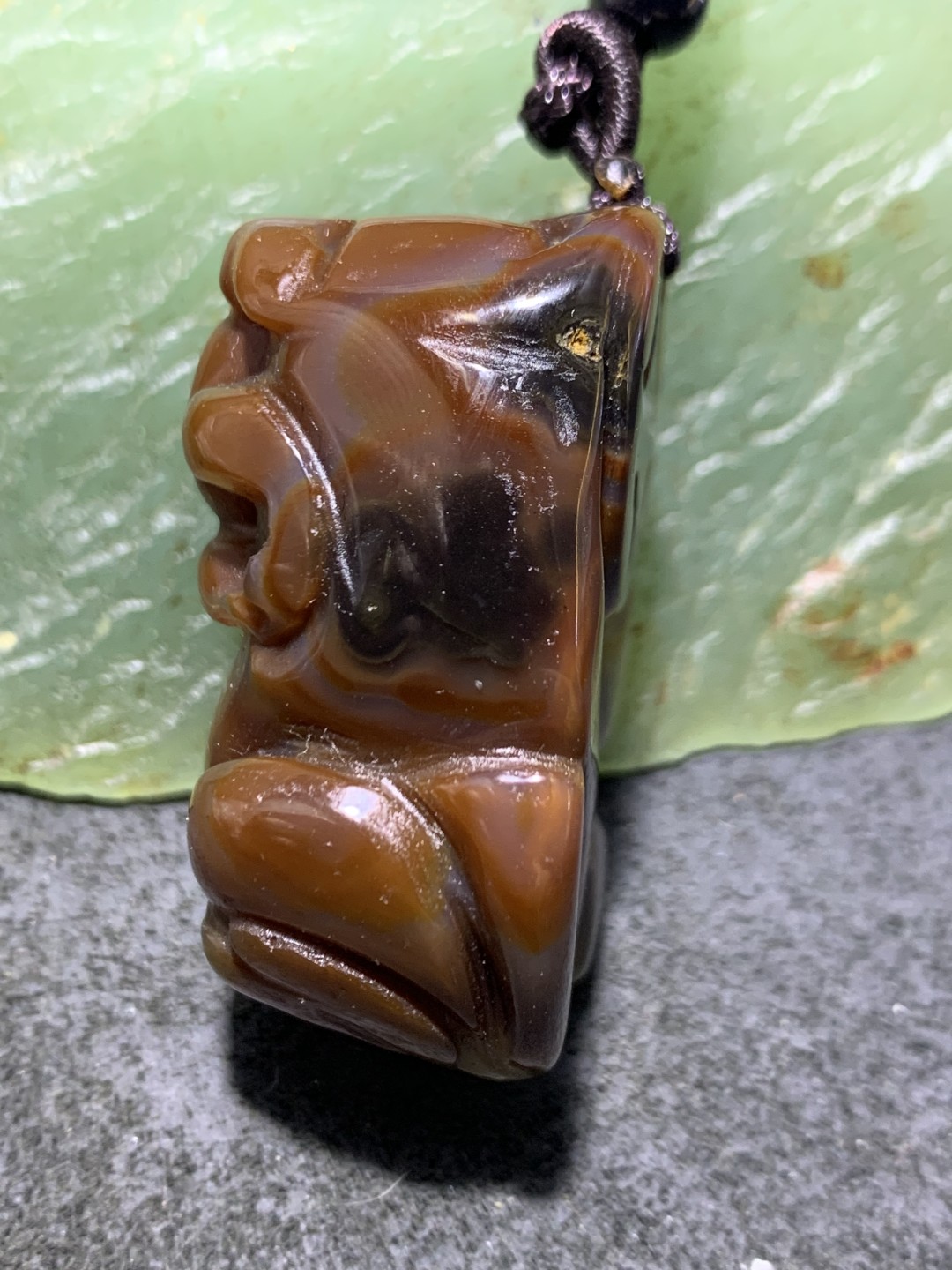 精美巴西玛瑙雕刻貔貅吊坠一个