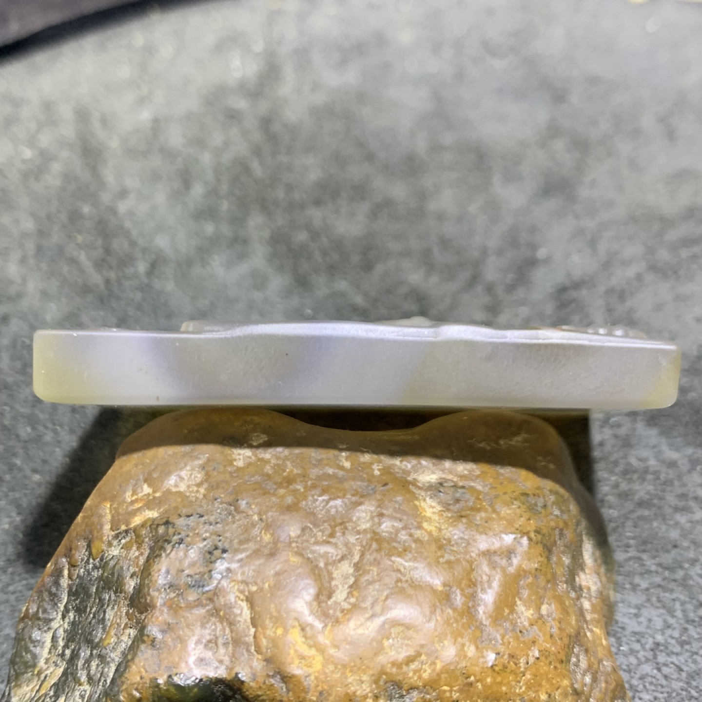 精美冰透高玉化巴西玛下山猛虎牌子一个，