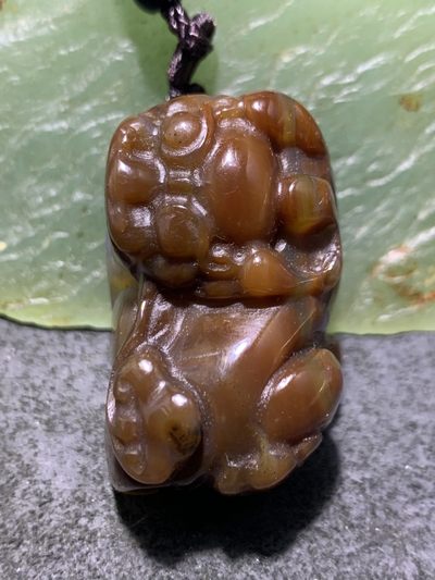 精美巴西玛瑙雕刻貔貅吊坠一个 - 精美巴西玛瑙雕刻貔貅吊坠一个