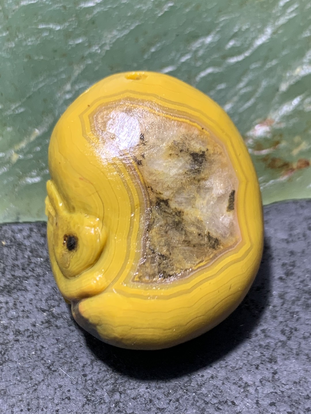 精美冰飘原皮战国红玛瑙手工俏色巧雕兔飞猛进，拜月兔吊坠一个，