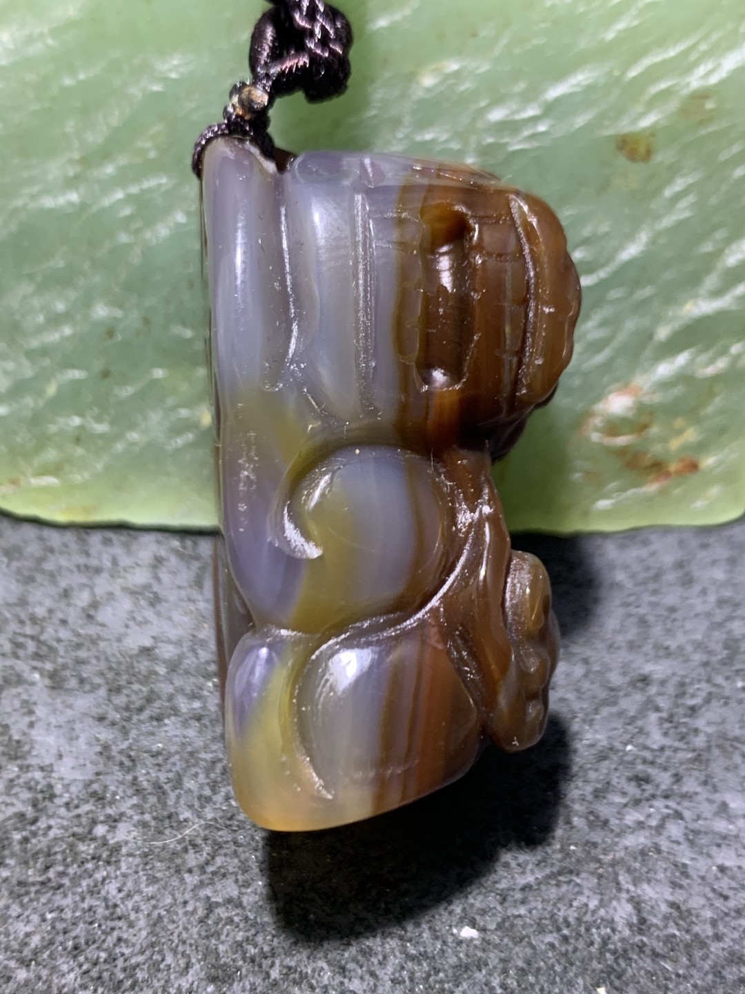 精美巴西玛瑙雕刻貔貅吊坠一个