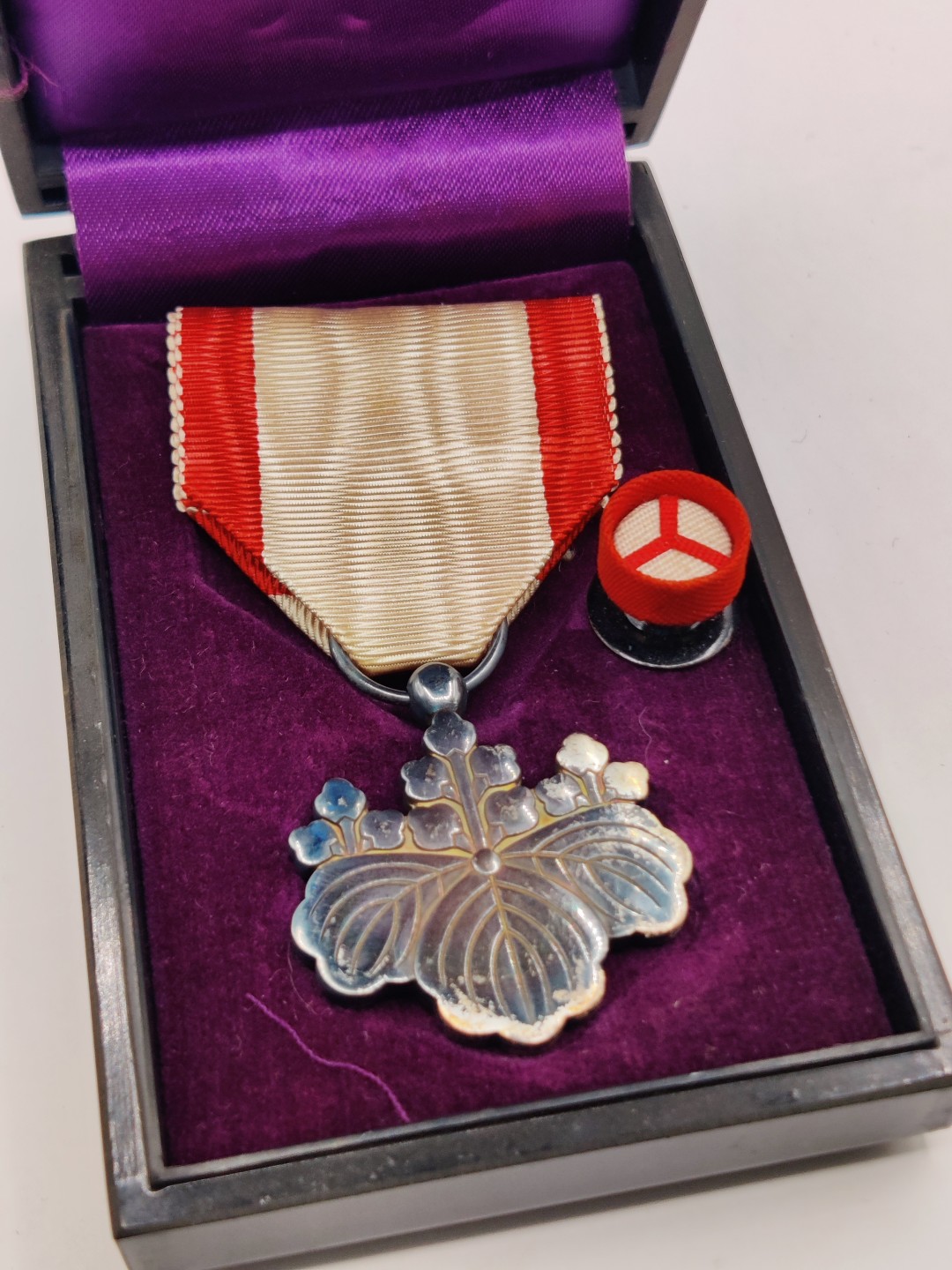 全场0元起拍 第37期 咸鱼国勋章拍卖专场 3月12日（周日）下午6：00开始 日本战后白叶章 银制带盒略