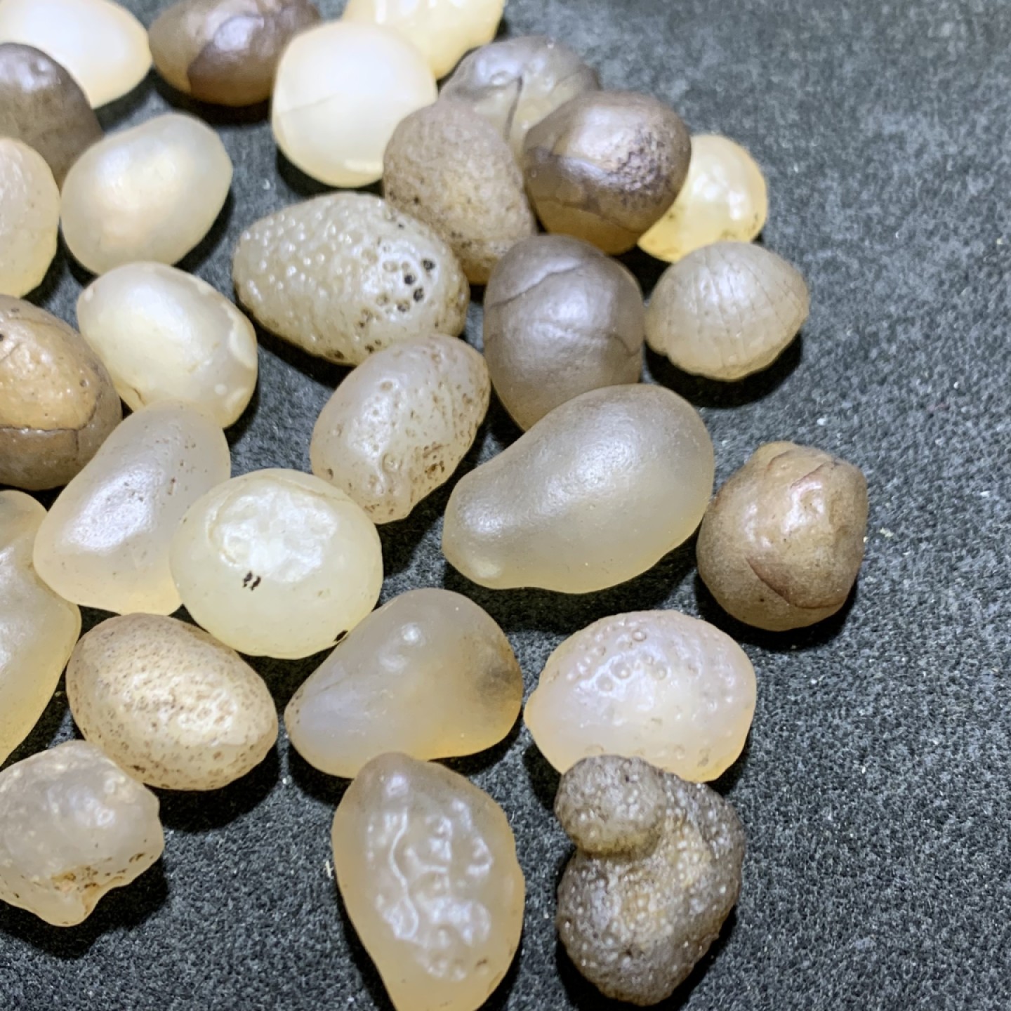 精美天然戈壁白玛瑙原石100g，