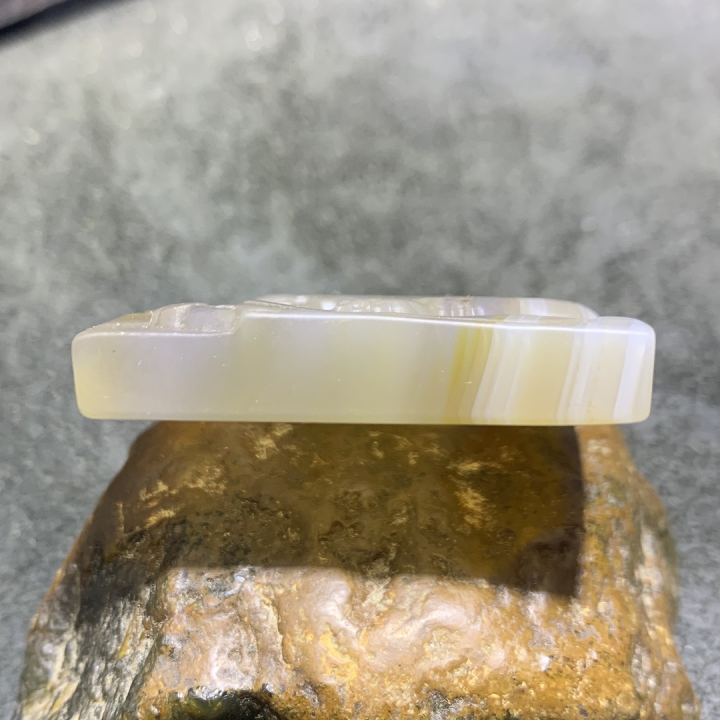 精美冰透高玉化巴西玛下山猛虎牌子一个，