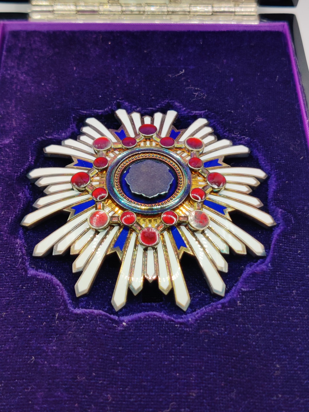 全场0元起拍 第37期 咸鱼国勋章拍卖专场 3月12日（周日）下午6：00开始 日本二等瑞宝章 银制带盒 白色珐琅无裂痕