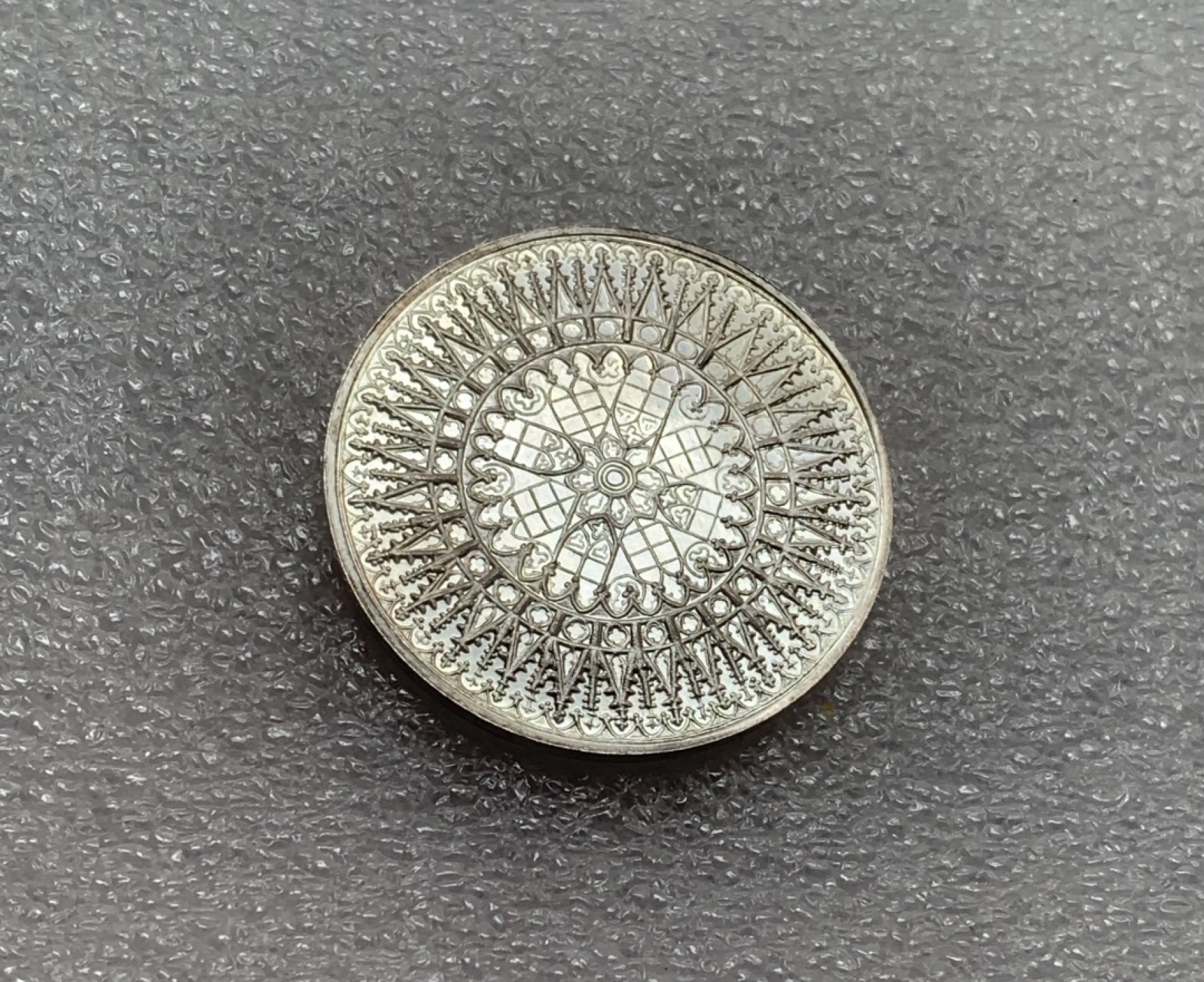 瓶子🏺第82期拍卖会 德国1980年纽伦堡  35毫米14.88克