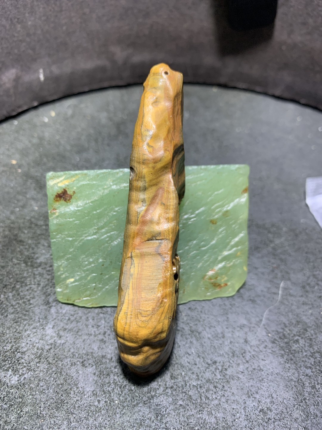 精美戈壁彩玉手工雕刻诺字把件（吊坠)一个！寓意：一诺千金