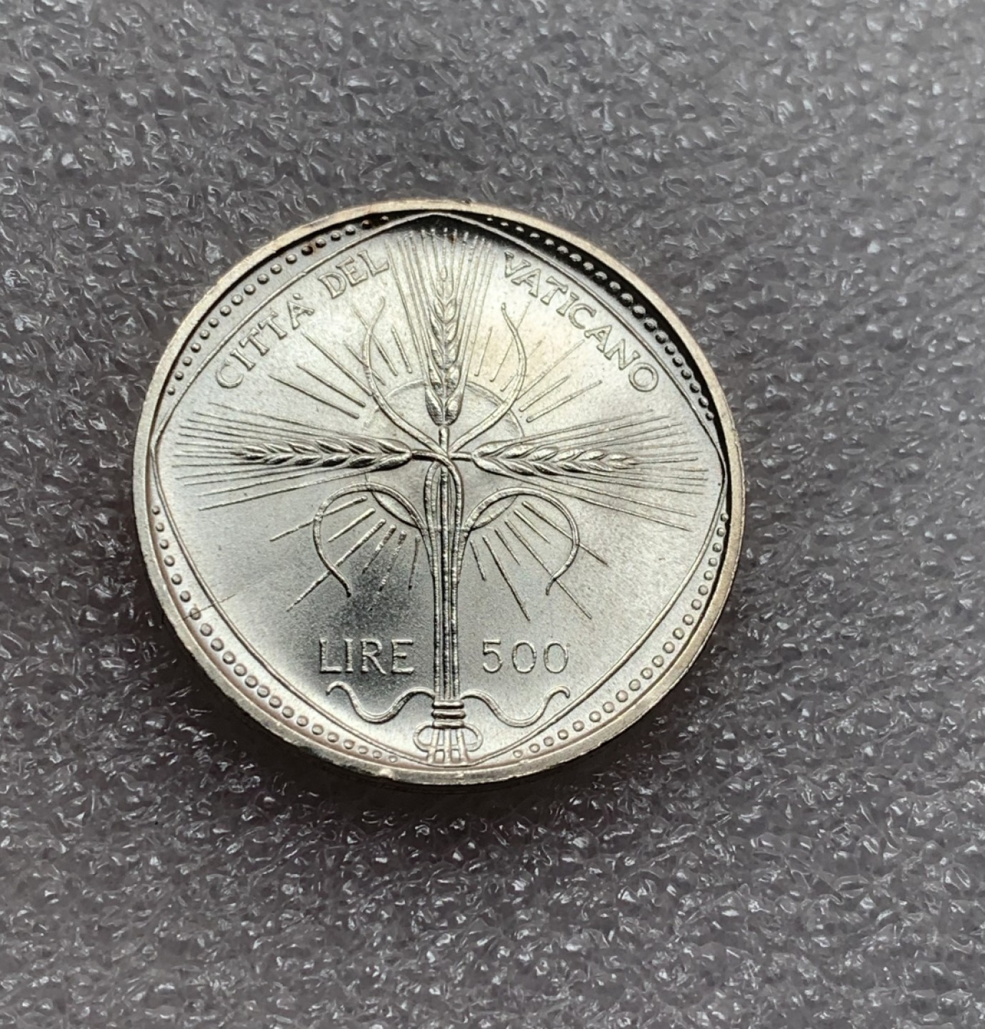 瓶子🏺第82期拍卖会 1968年梵蒂冈教皇保罗二世500里拉FAO银币 带光全新好品
