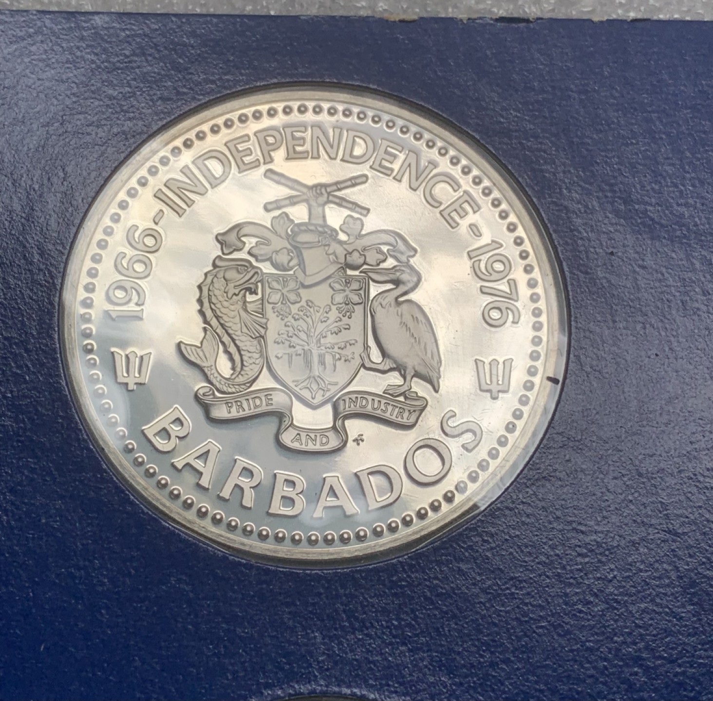 瓶子🏺第82期拍卖会 巴巴多斯1976年PS精制纪念套币含2枚银币原盒无证