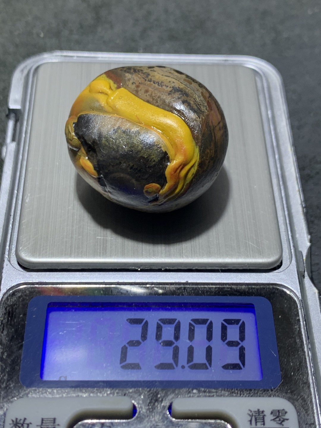 精美原皮战国红玛瑙手工俏色巧雕一心向佛意境把件一个，