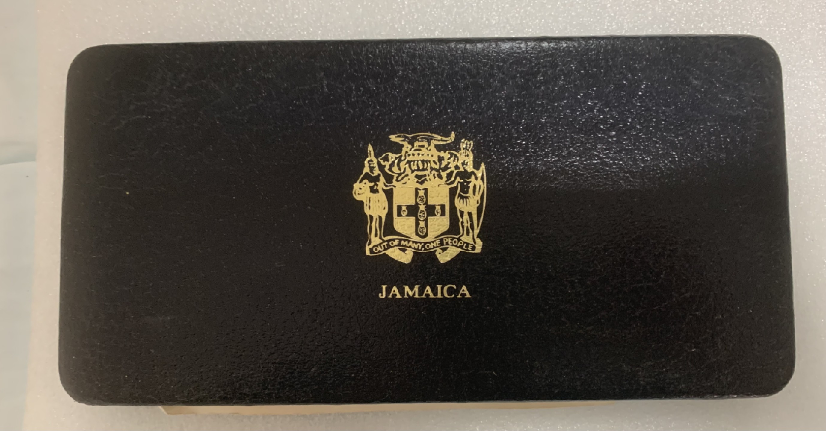 瓶子🏺第82期拍卖会 牙买加1977年精制套币  原盒证    含2枚大银币  提督42.8克纪念精制银币