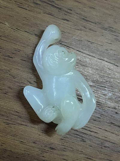 欧美回流精选 - 欧洲回流晚清和田玉小猴挂件-高：4.4cm，玉质细腻，工艺精美。