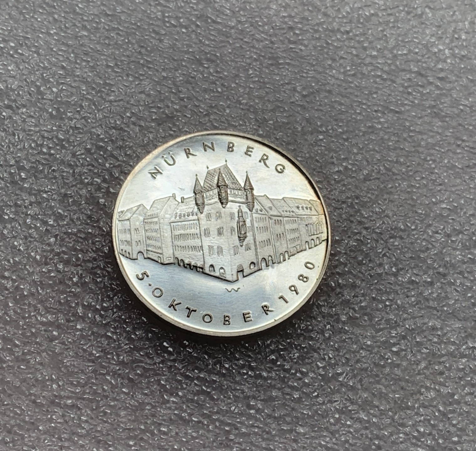 瓶子🏺第82期拍卖会 德国1980年纽伦堡  35毫米14.88克