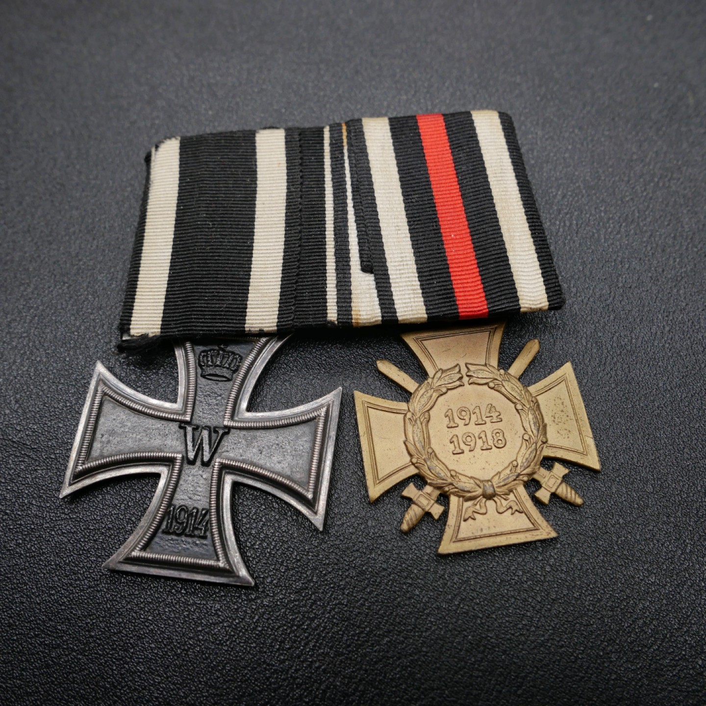 交易所3月11苏德勋奖章拍卖 德国一战二级铁十字、兴登堡十字奖章联排，巴伐利亚梯形挂，上挂可单独佩戴