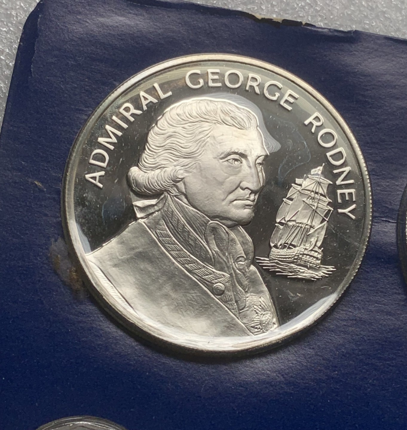 瓶子🏺第82期拍卖会 牙买加1977年精制套币  原盒证    含2枚大银币  提督42.8克纪念精制银币