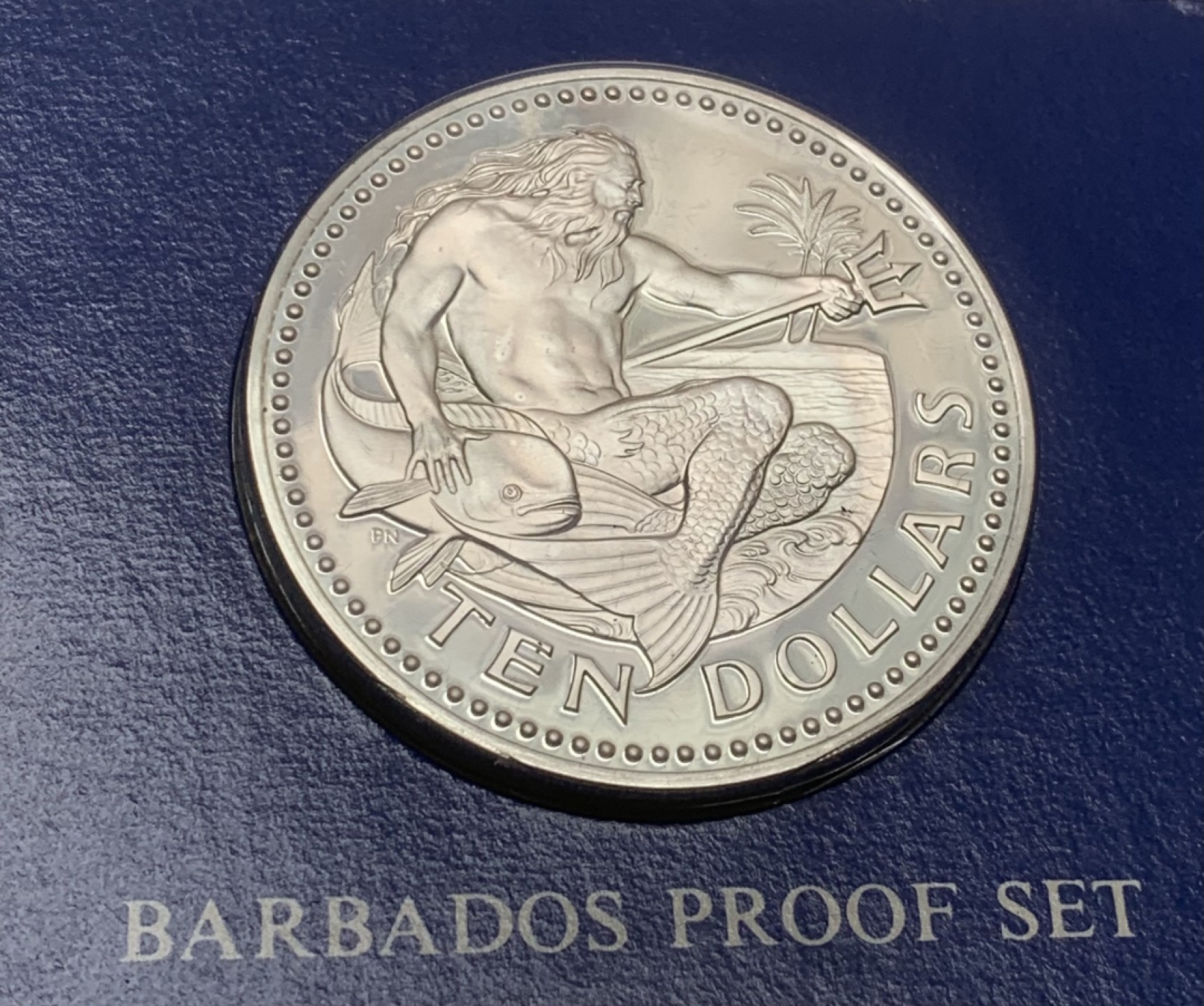 瓶子🏺第82期拍卖会 巴巴多斯1976年PS精制纪念套币含2枚银币原盒无证