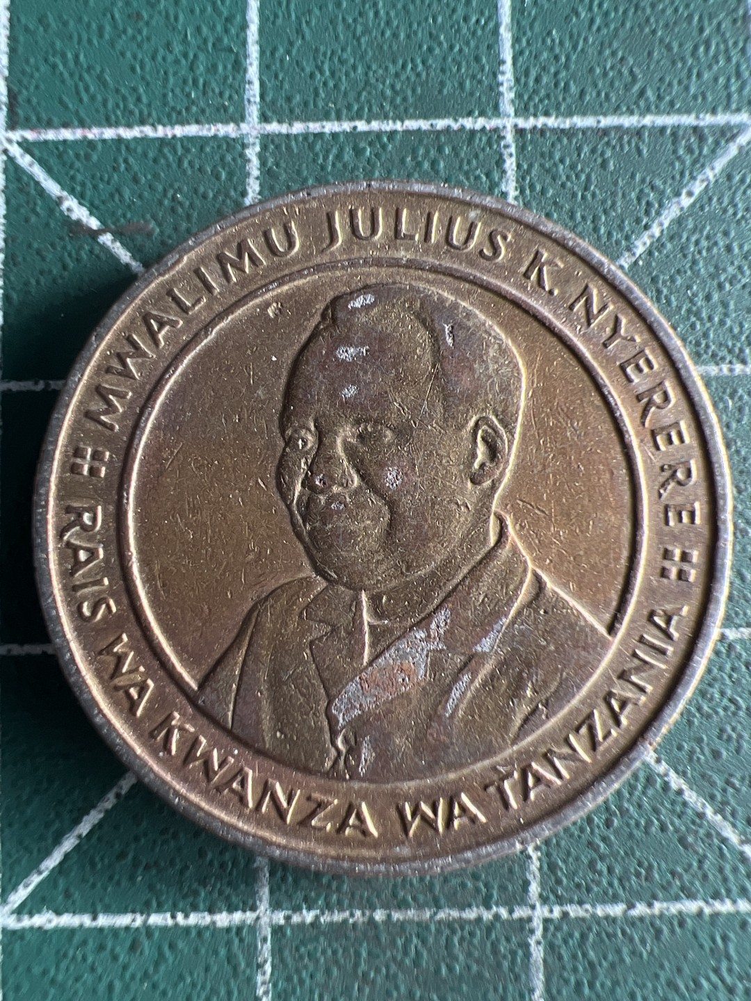 泡泡堂微拍第八十幕硬币捡漏可累计专场👿👿，零佣金，零押金，累计满二十元包邮，接受代拍业务 坦桑尼亚100先令