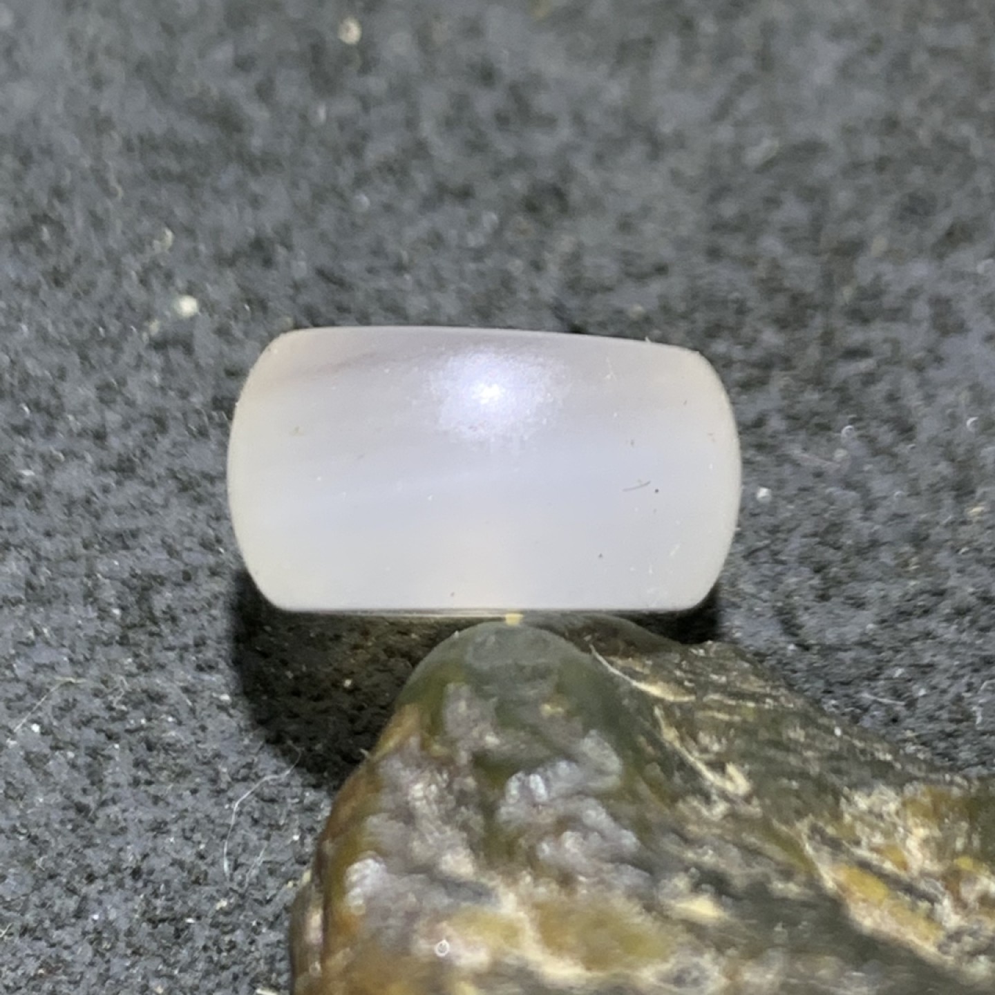 精美盐源玛瑙墩子一颗，