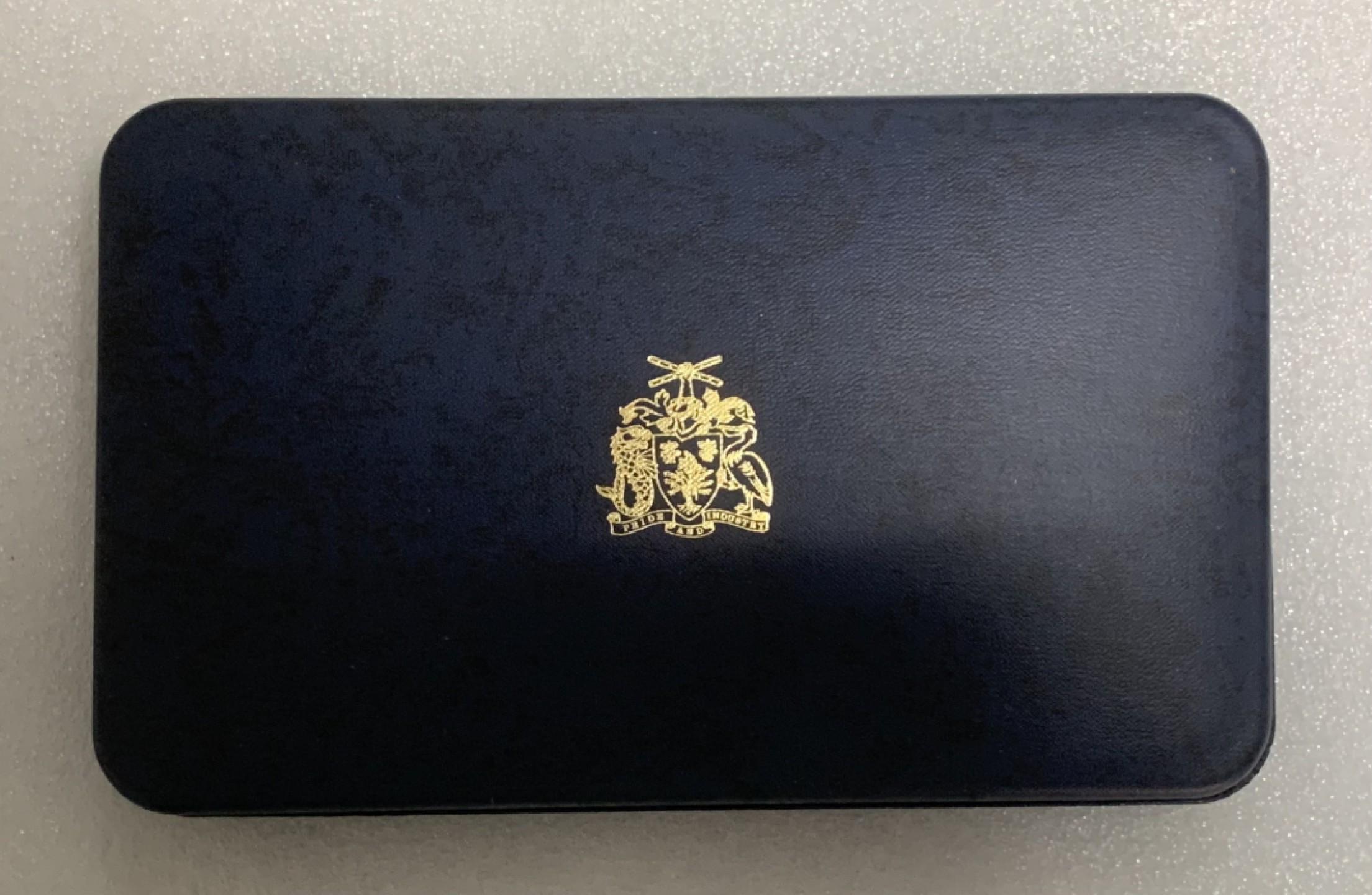 瓶子🏺第82期拍卖会 巴巴多斯1974年精制币套原盒（含2枚银币 海神波塞冬精制大银币）盒证全