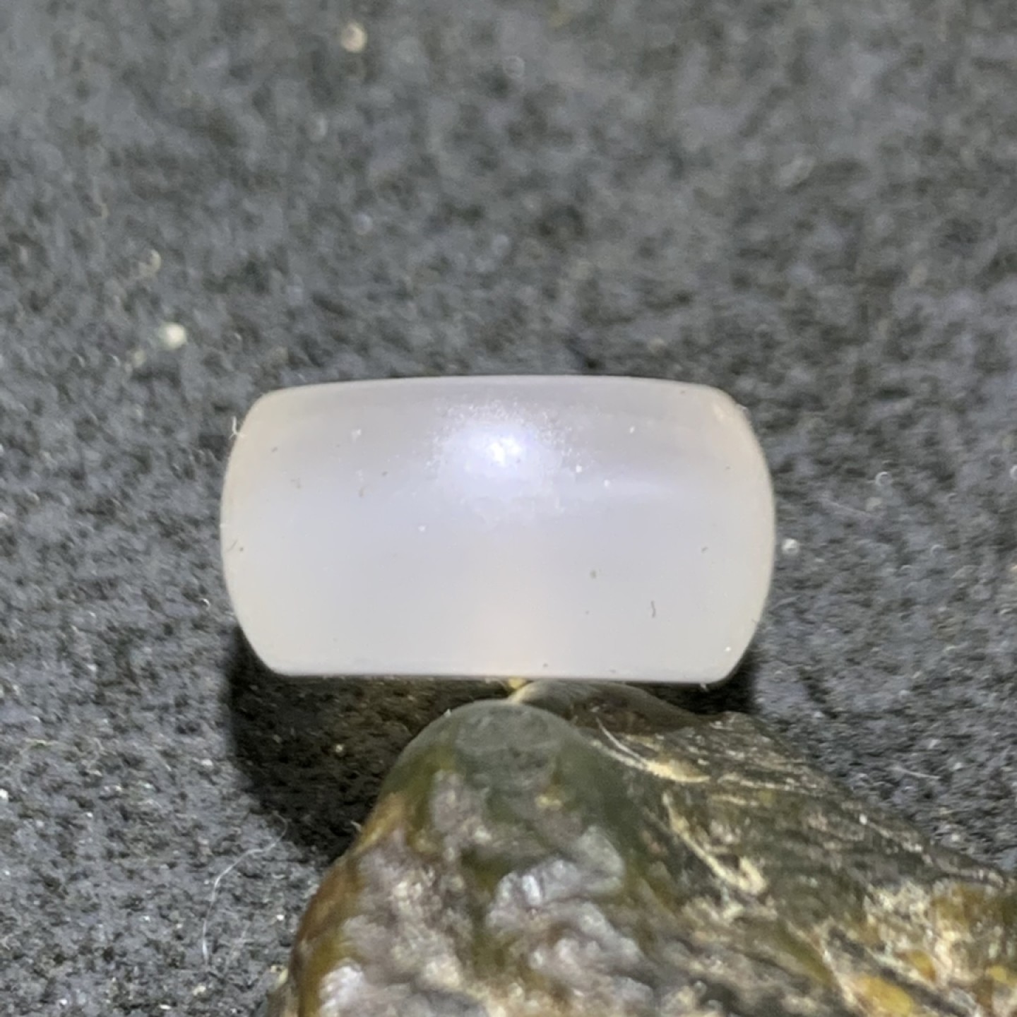 精美盐源玛瑙墩子一颗，