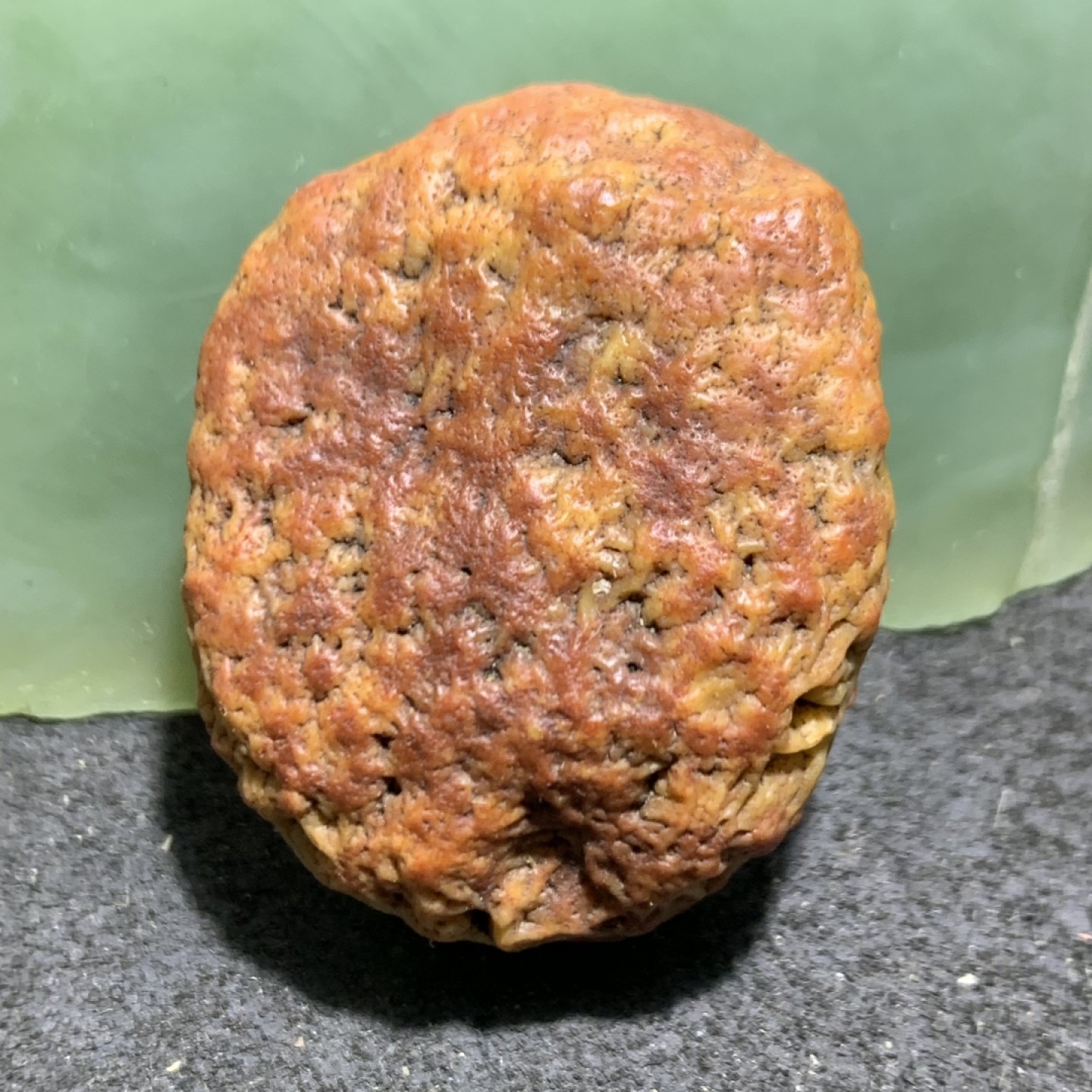 精美戈壁红皮筋脉石原石一颗，