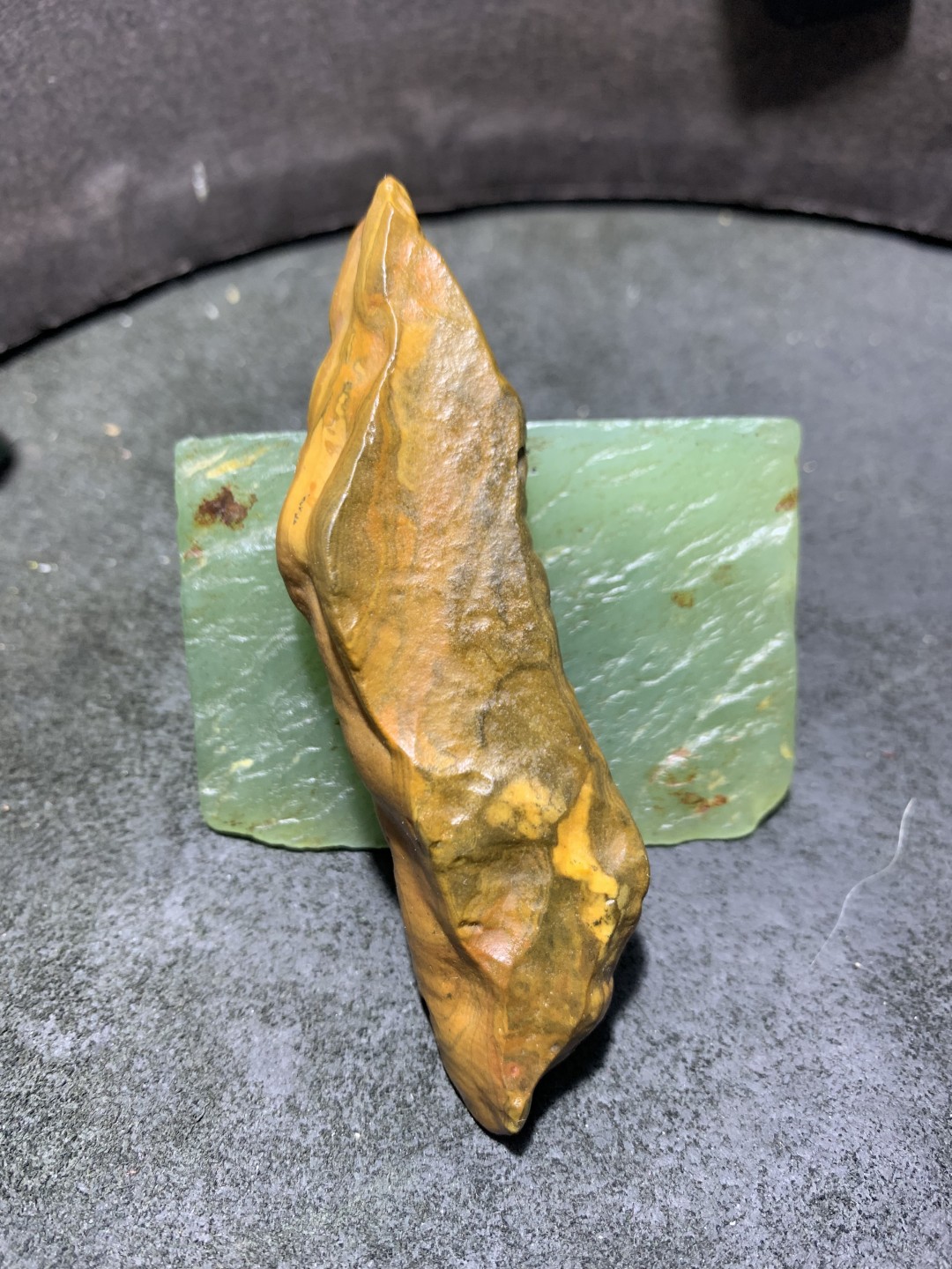 精美戈壁彩玉手工雕刻诺字把件（吊坠)一个！寓意：一诺千金